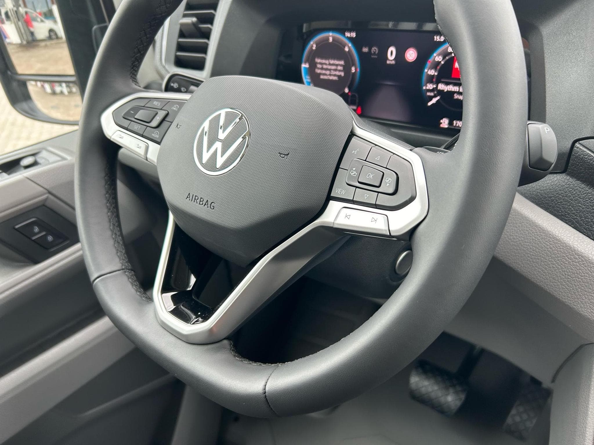 VW Crafter 35 2.0 TDI (2025) - Photo 8