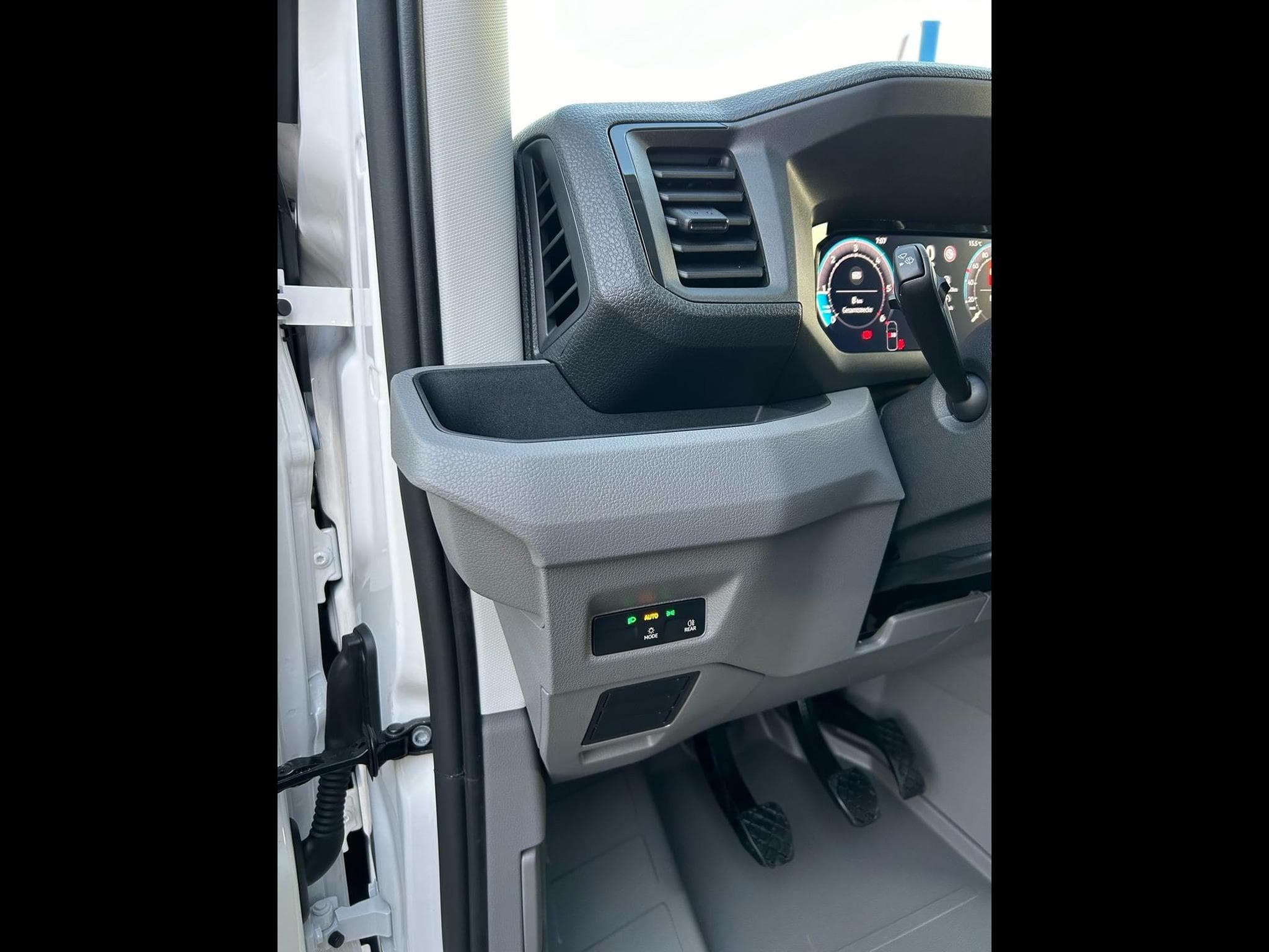 VW Crafter 30 2.0 TDI (2026) - Photo 4