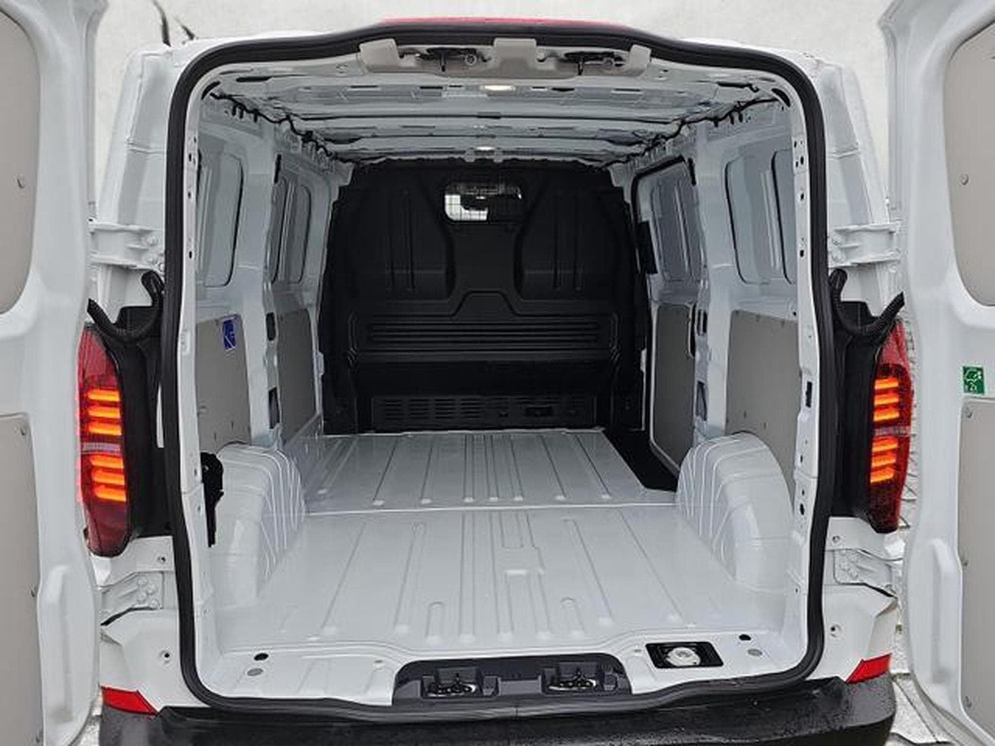 VW T7 Transporter Kaste 2.0 TDI 81 kW KR (2025) - Foto 7