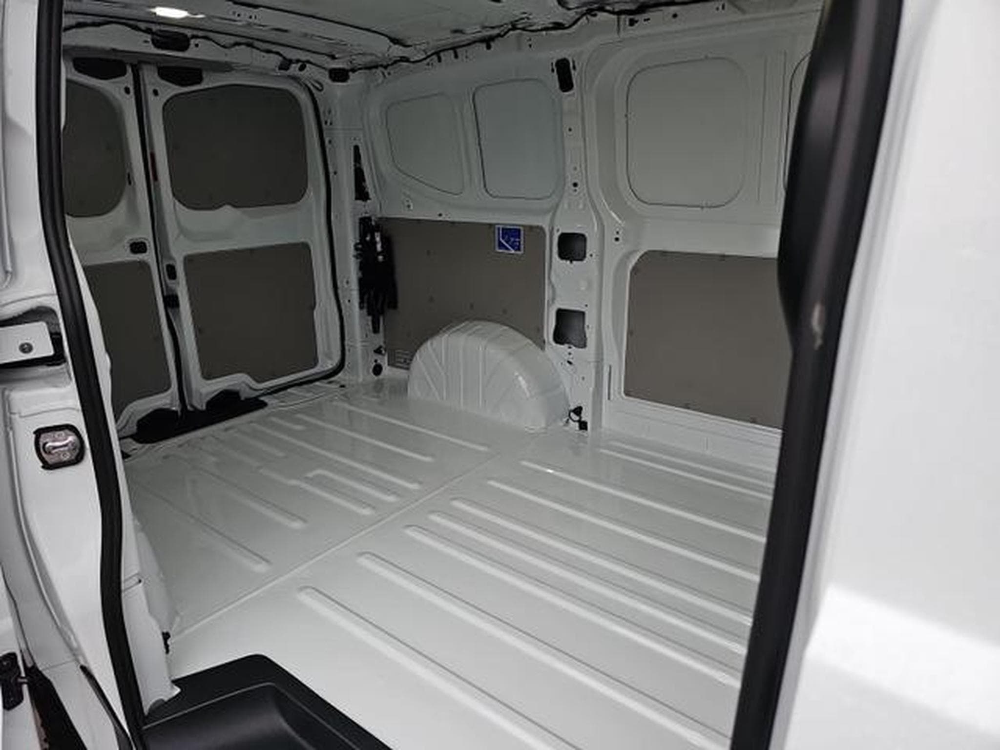 VW T7 Transporter Kaste 2.0 TDI 81 kW KR (2025) - Foto 13