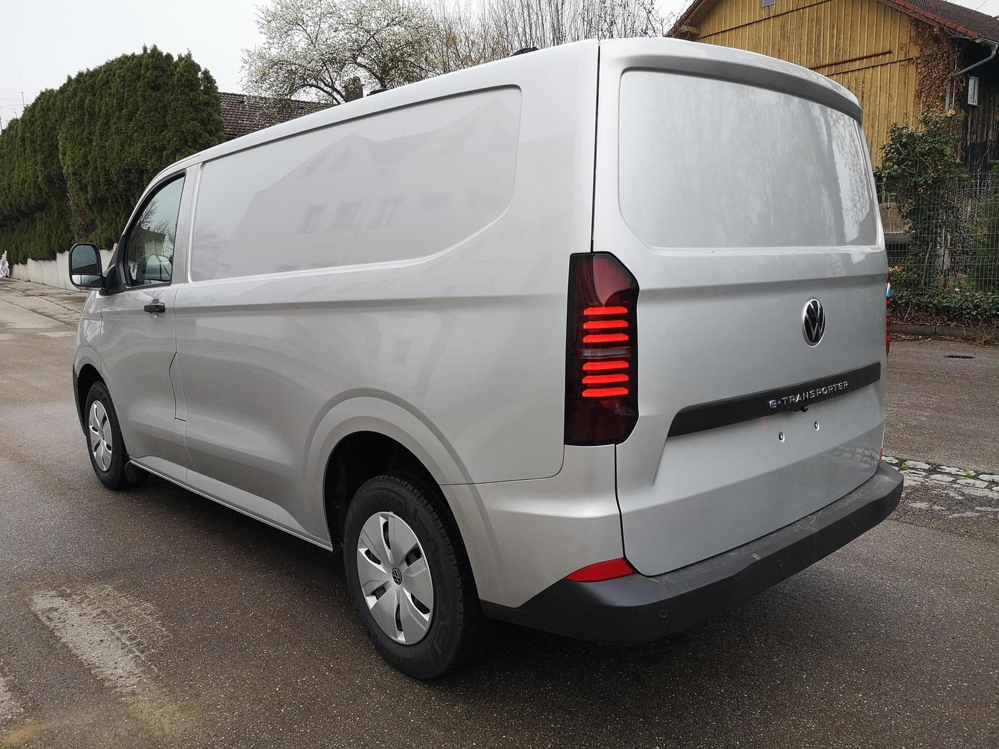 VW T7 BEV 100 kW RWD KR (2026) - Foto 2