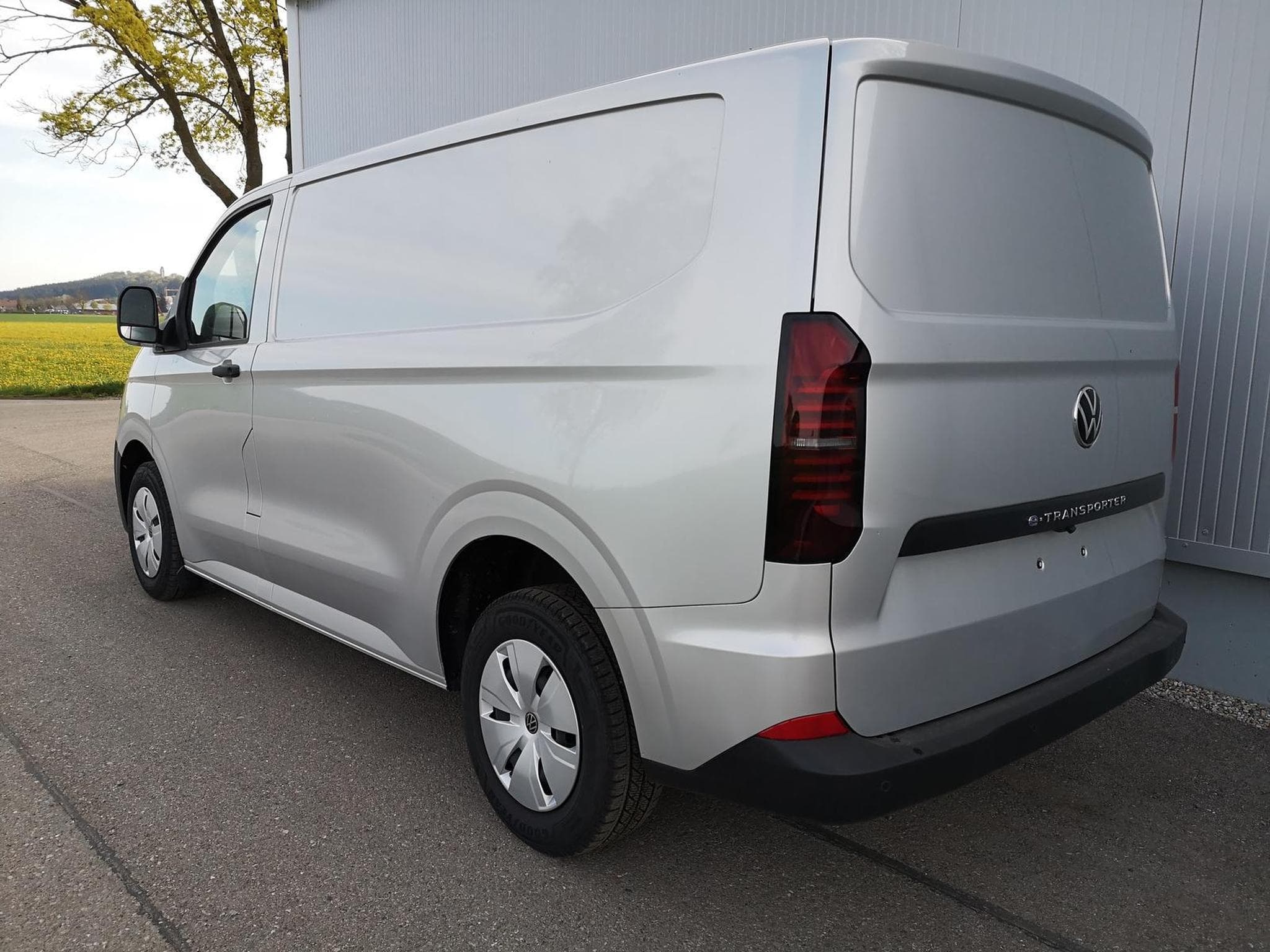 VW T7 BEV 100 kW RWD KR (2026) - Foto 2