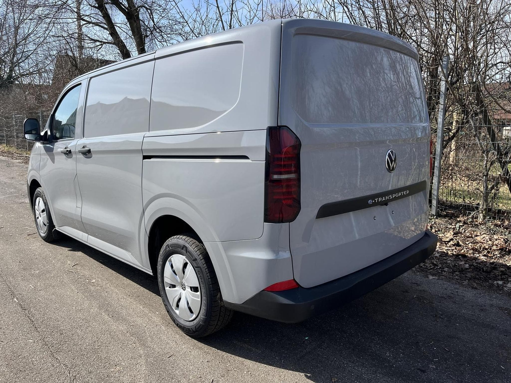 VW T7 BEV 100 kW RWD KR (2026) - Foto 2