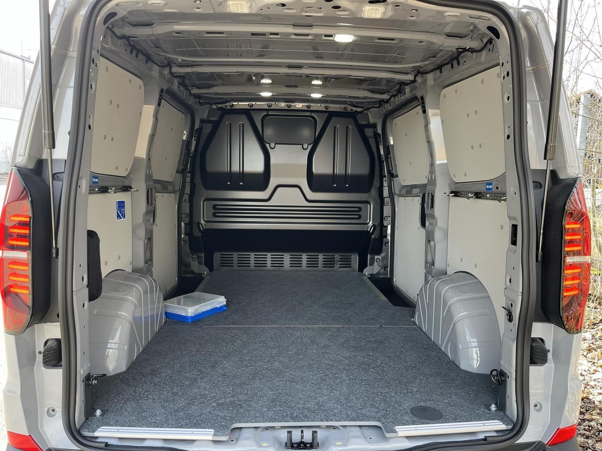 VW T7 BEV 100 kW RWD KR (2026) - Foto 8