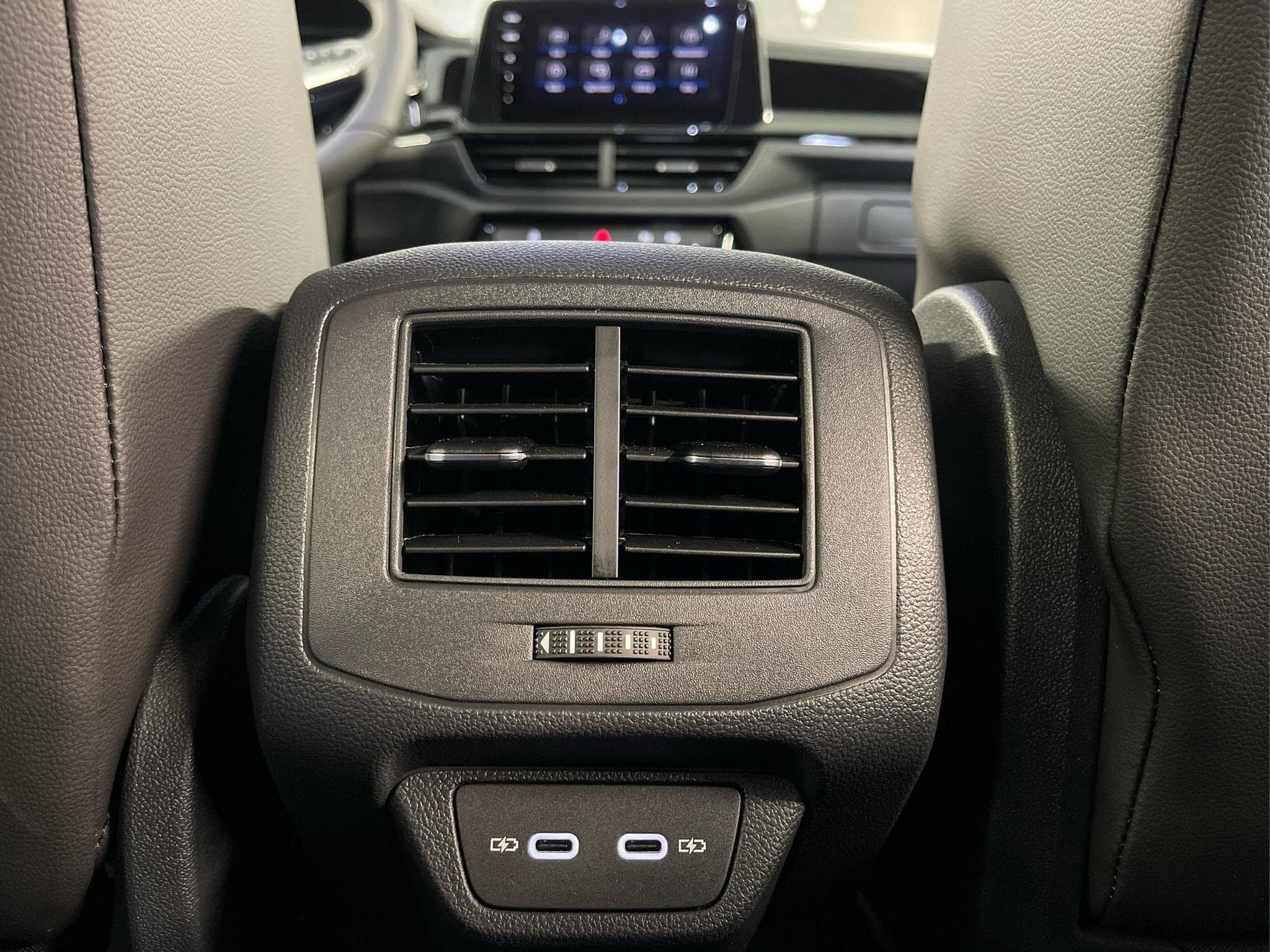 VW T-Roc R-Line (2025) - Foto 17