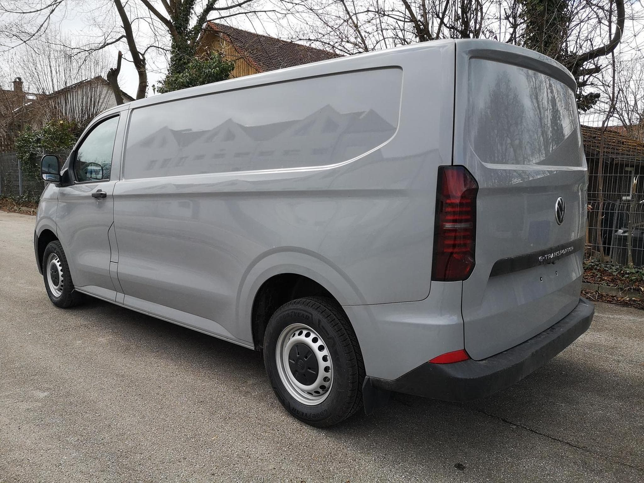 VW T7 BEV 100 kW RWD LR (2026) - Foto 2