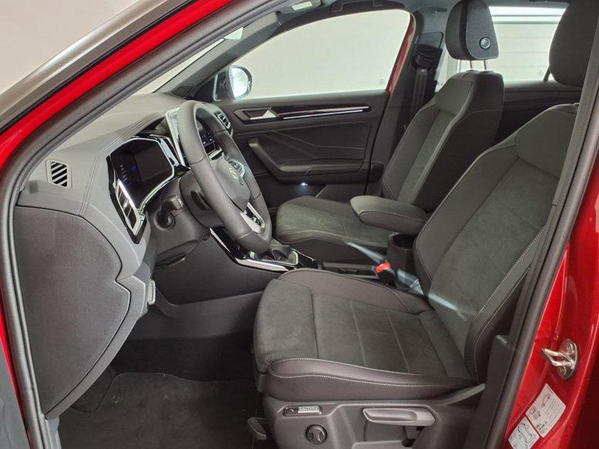 VW T-Roc R-Line 1.5 TSI 7-Gang-DSG (2025) - Foto 9