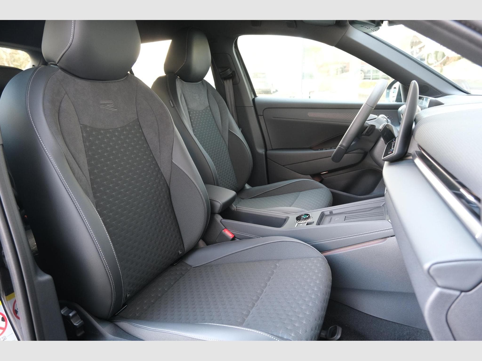 VW T-Roc 1.5 eTSI DSG (2026) - Foto 7