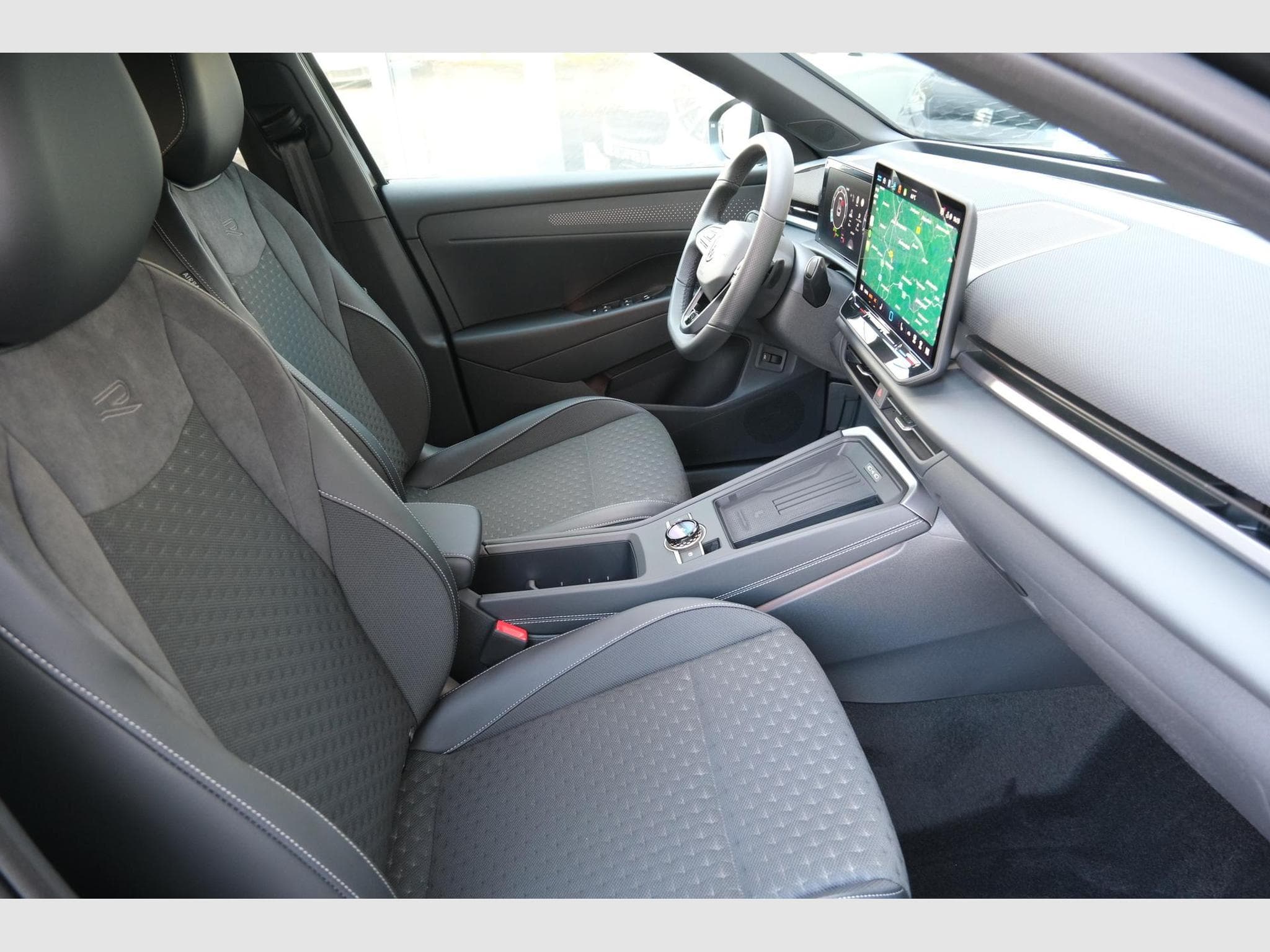 VW T-Roc 1.5 eTSI DSG (2026) - Foto 8