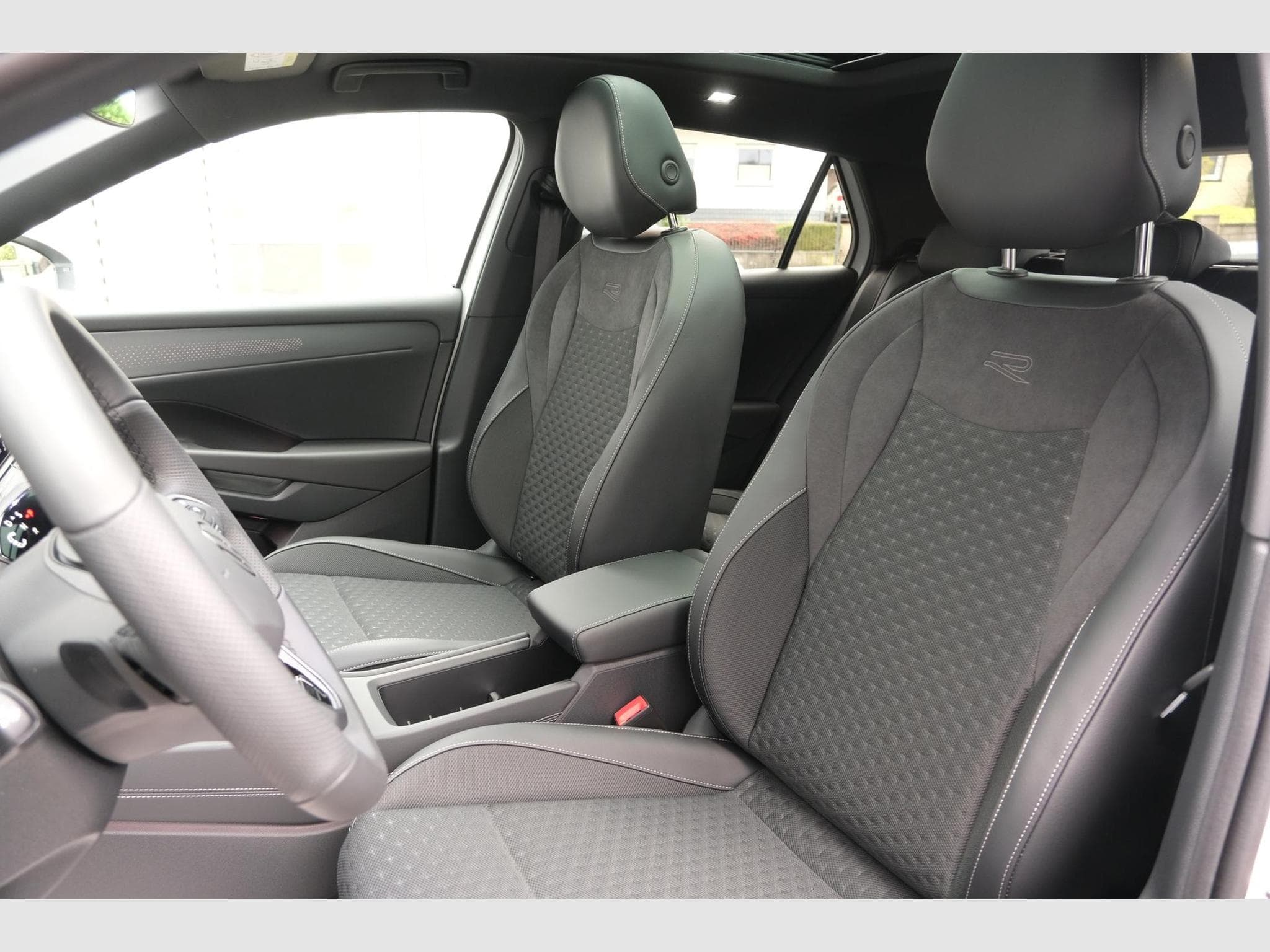VW T-Roc 1.5 eTSI DSG (2026) - Photo 13