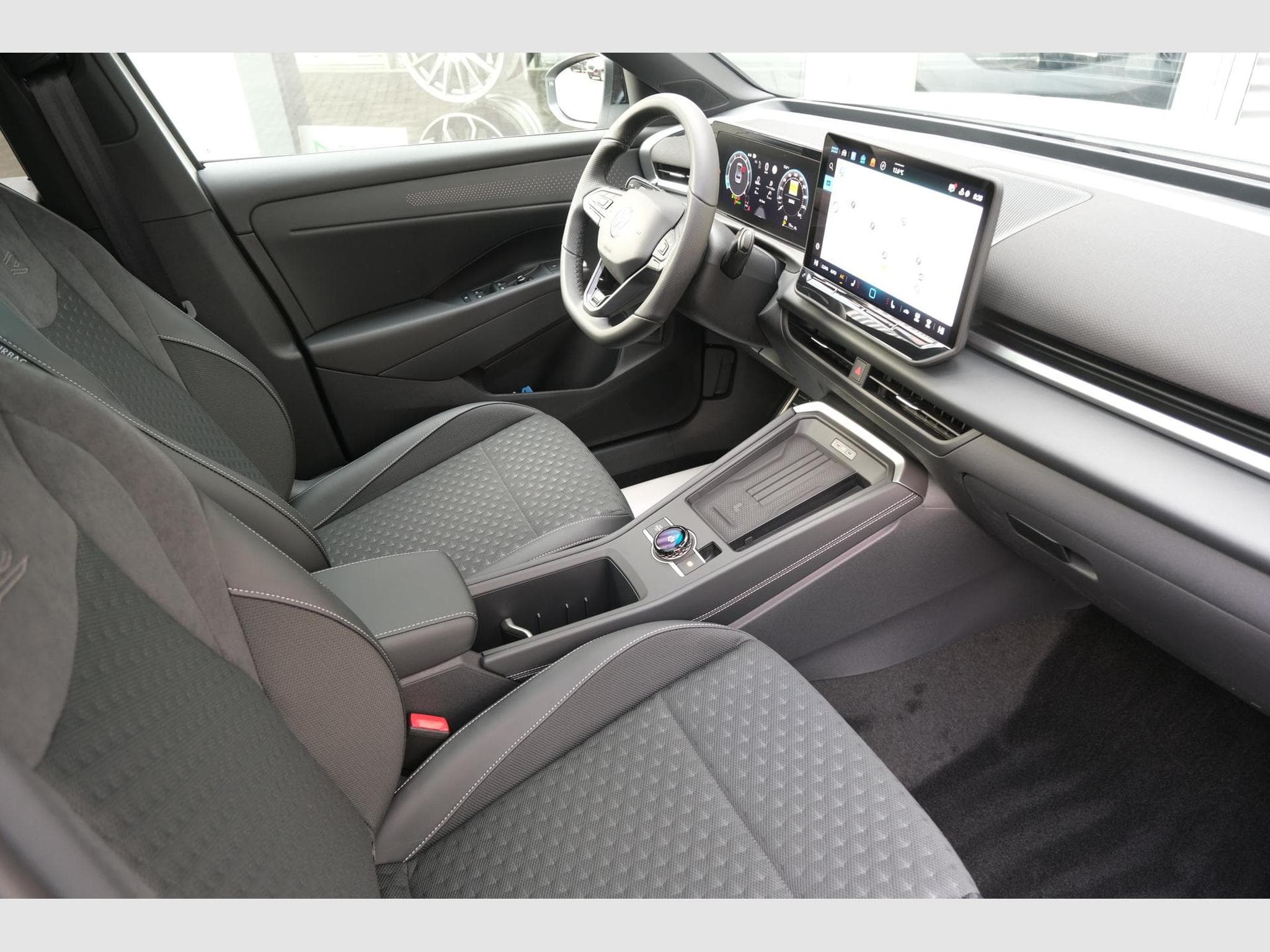 VW T-Roc 1.5 eTSI DSG (2026) - Photo 22