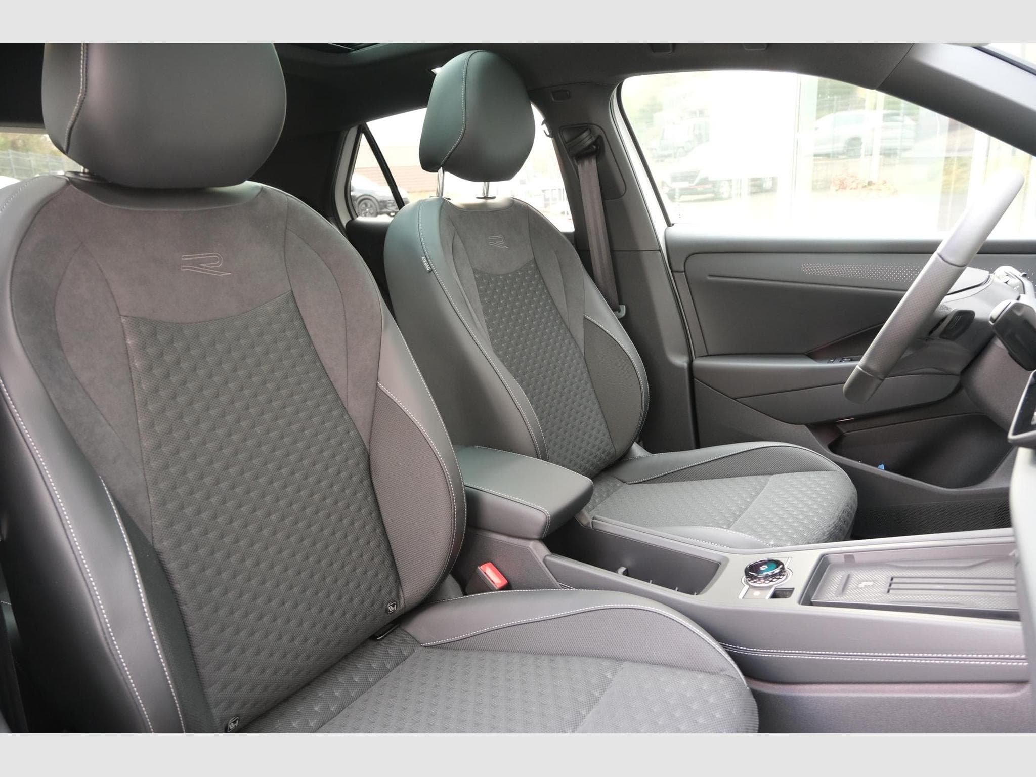 VW T-Roc 1.5 eTSI DSG (2026) - Photo 23