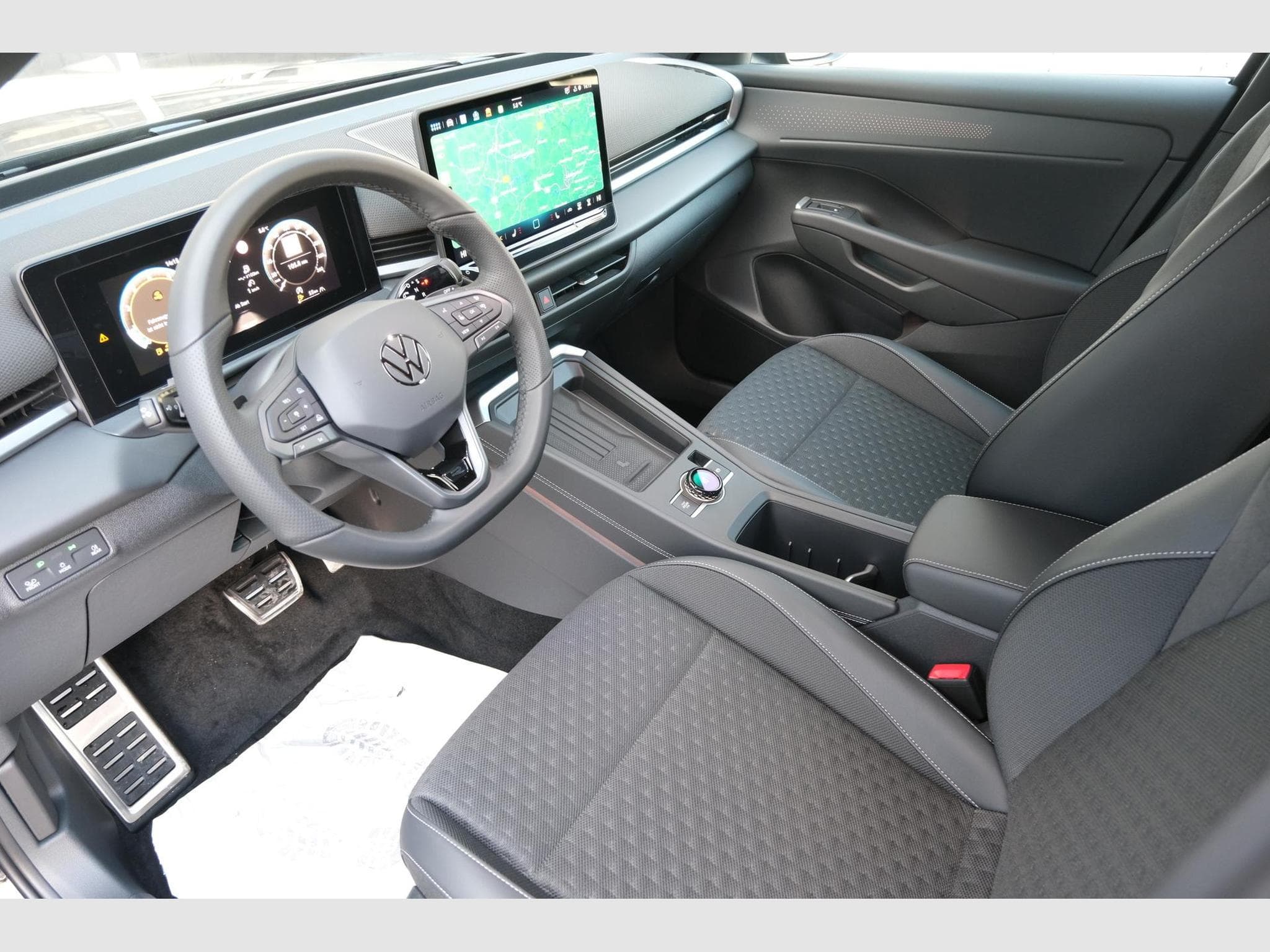 VW T-Roc 1.5 eTSI DSG (2026) - Photo 13