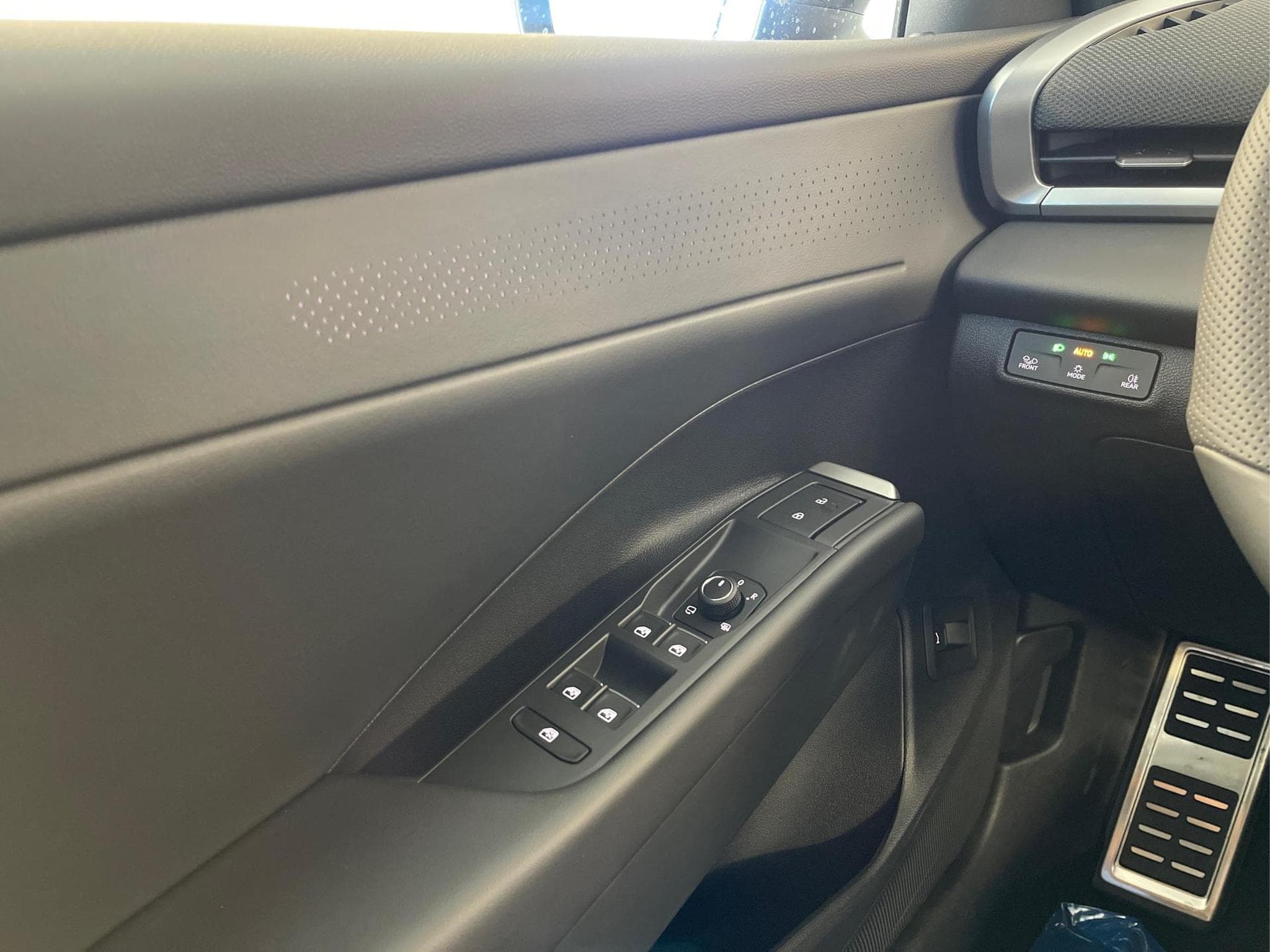 VW T-Roc NEU R-Line (2026) - Photo 9