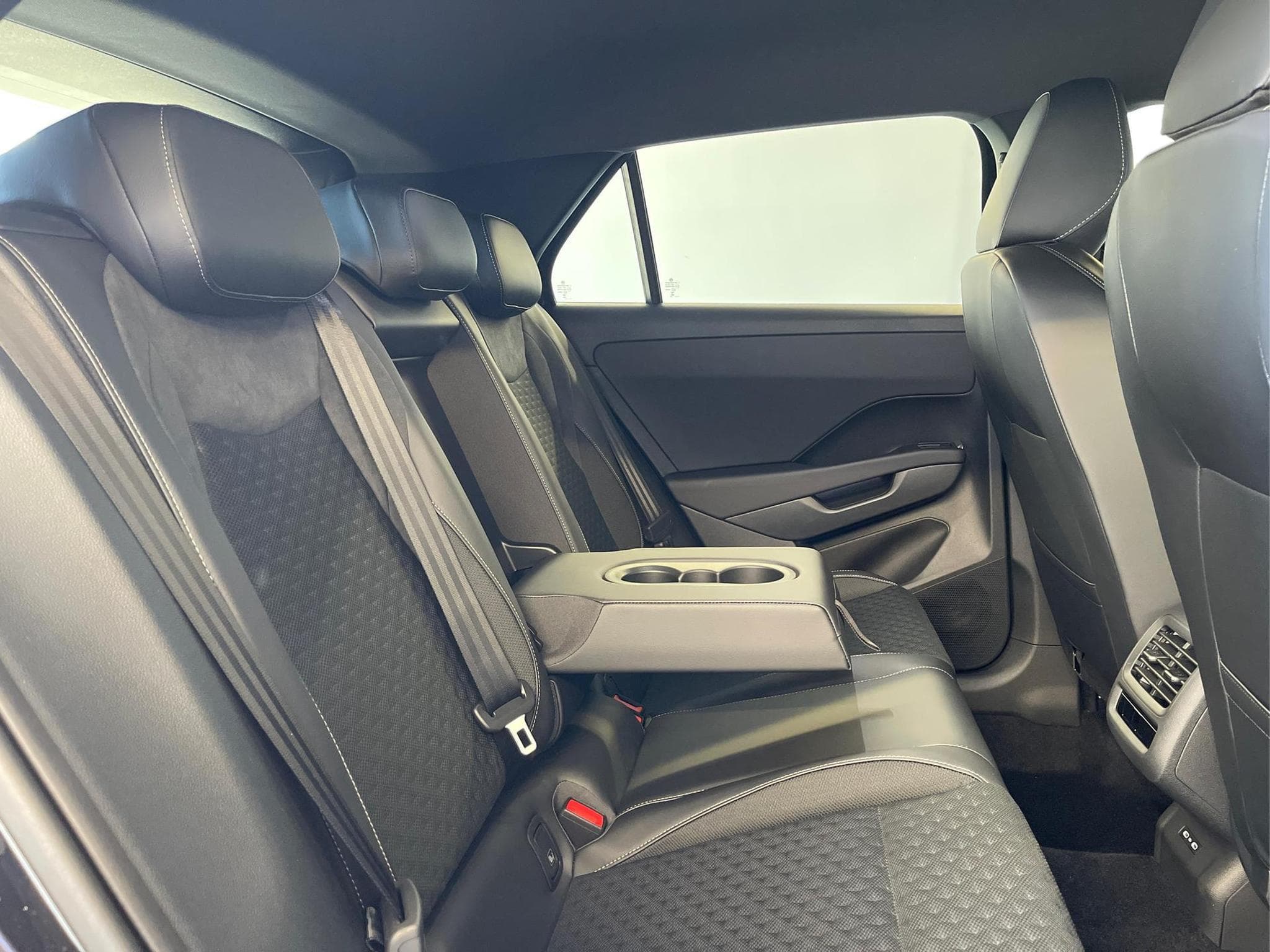 VW T-Roc NEU R-Line (2026) - Photo 16