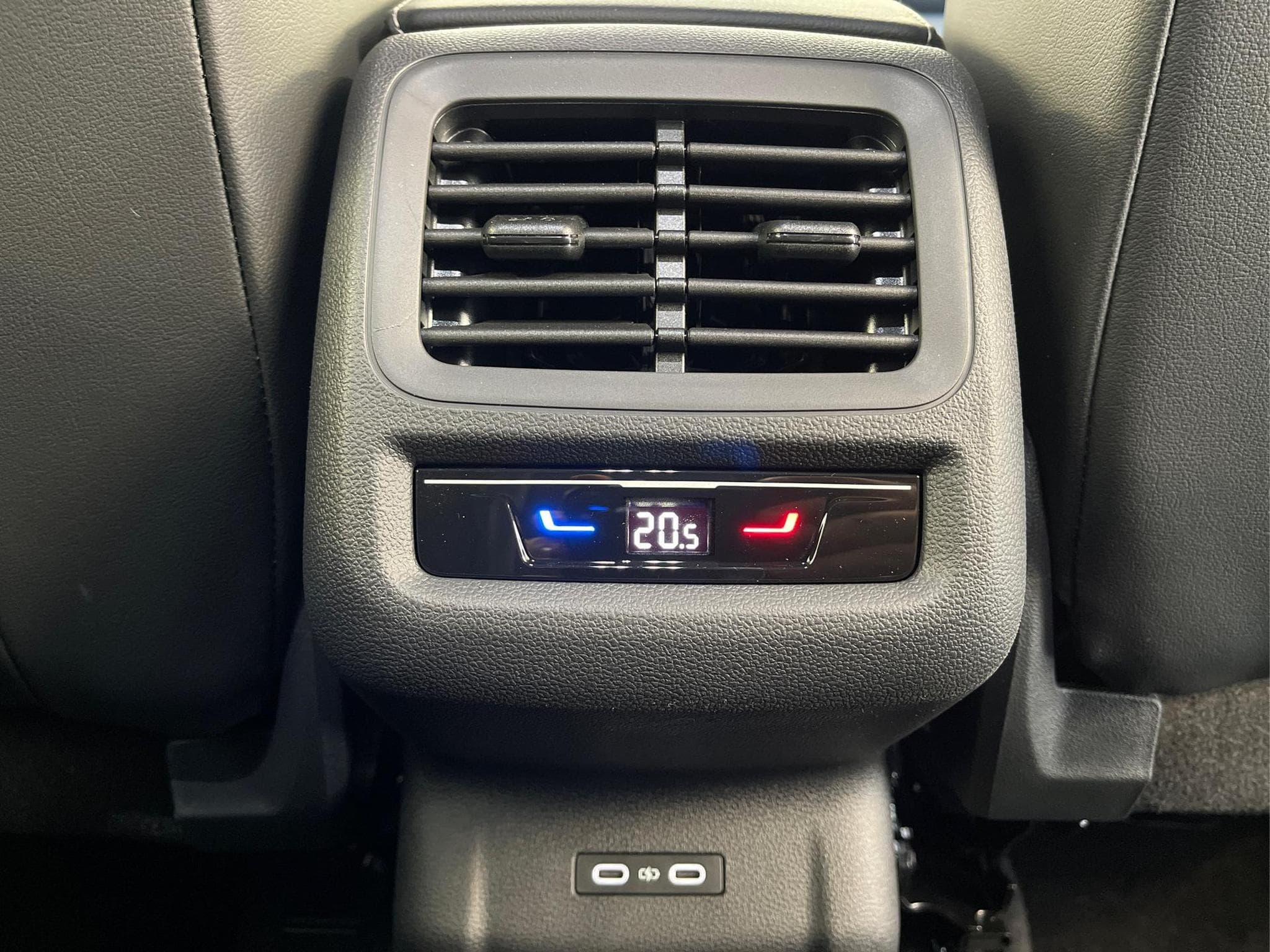 VW T-Roc NEU R-Line (2026) - Photo 17