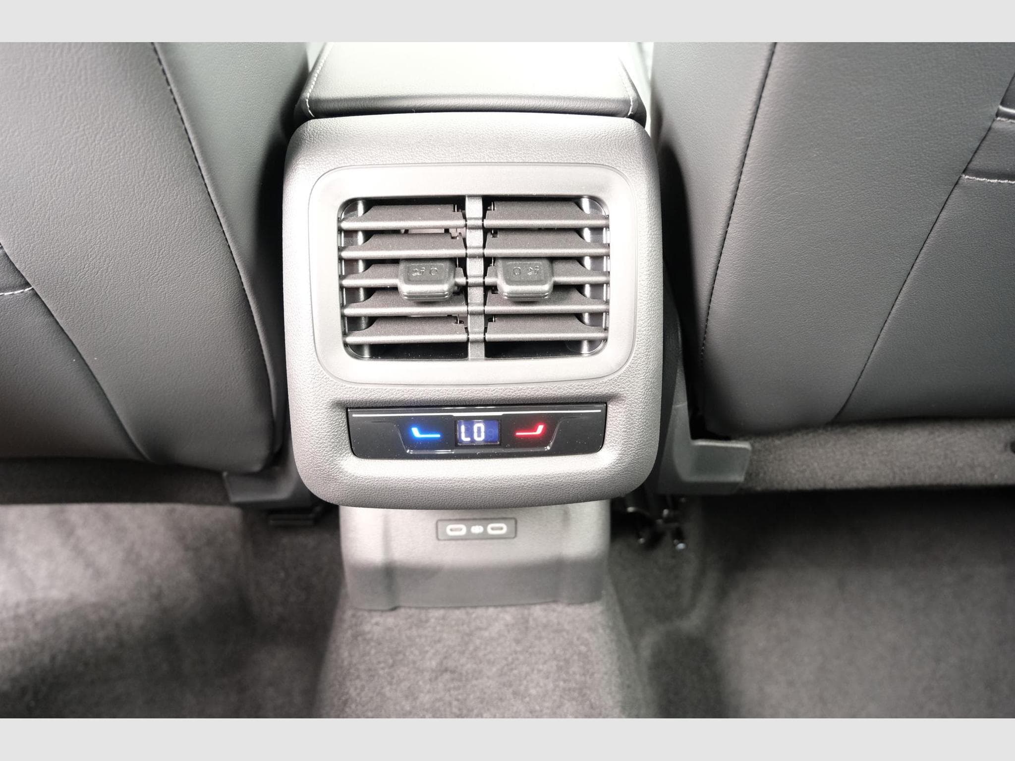 VW T-Roc 1.5 eTSI DSG (2026) - Photo 20