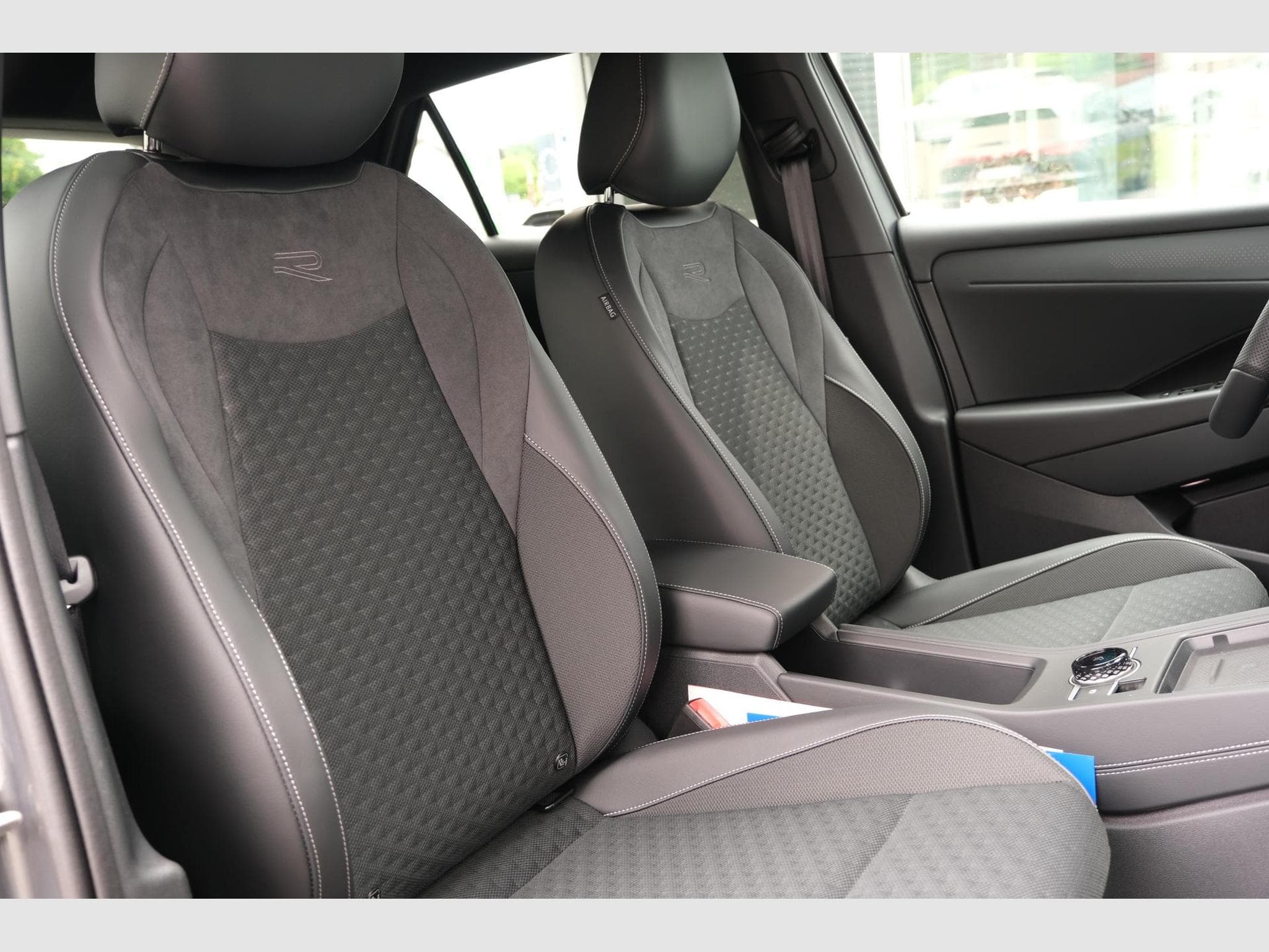 VW T-Roc 1.5 eTSI DSG (2026) - Photo 22