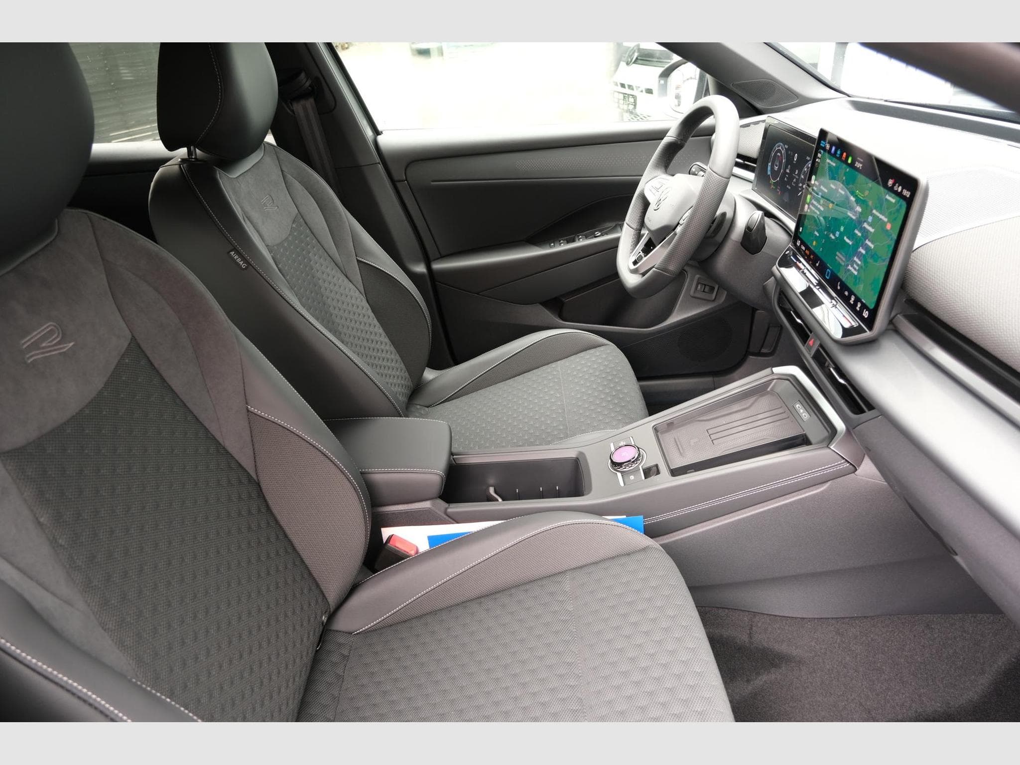 VW T-Roc 1.5 eTSI DSG (2026) - Photo 6