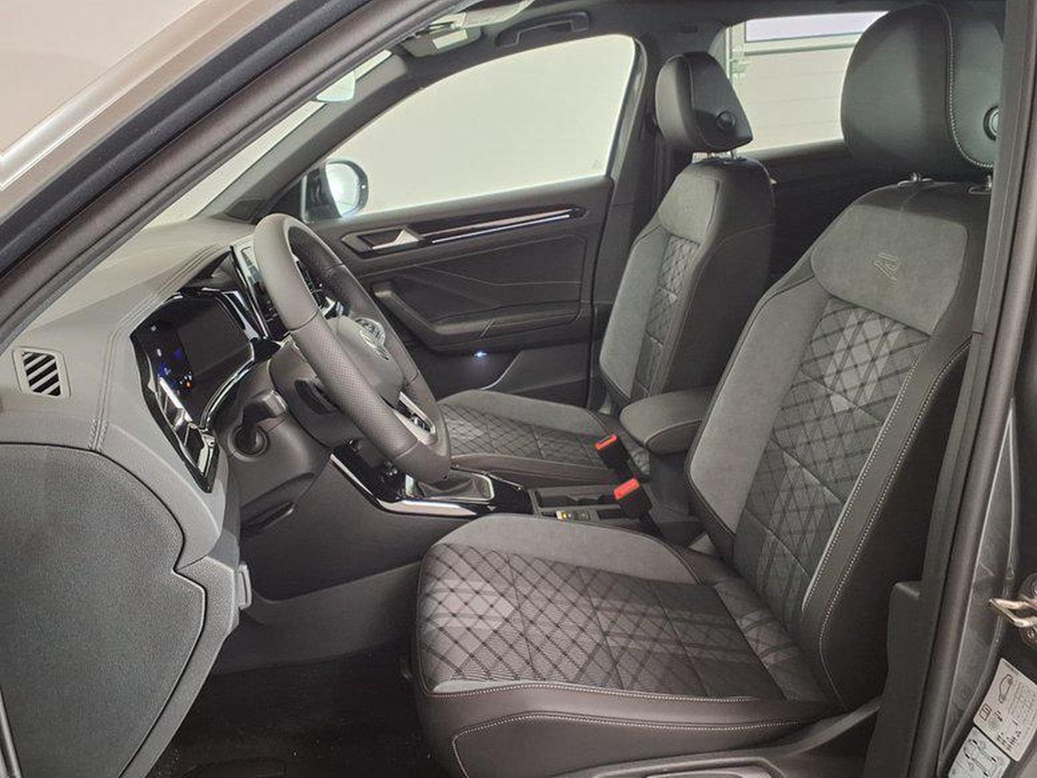 VW T-Roc R-Line 1.5 TSI 7-Gang-DSG (2026) - Photo 9