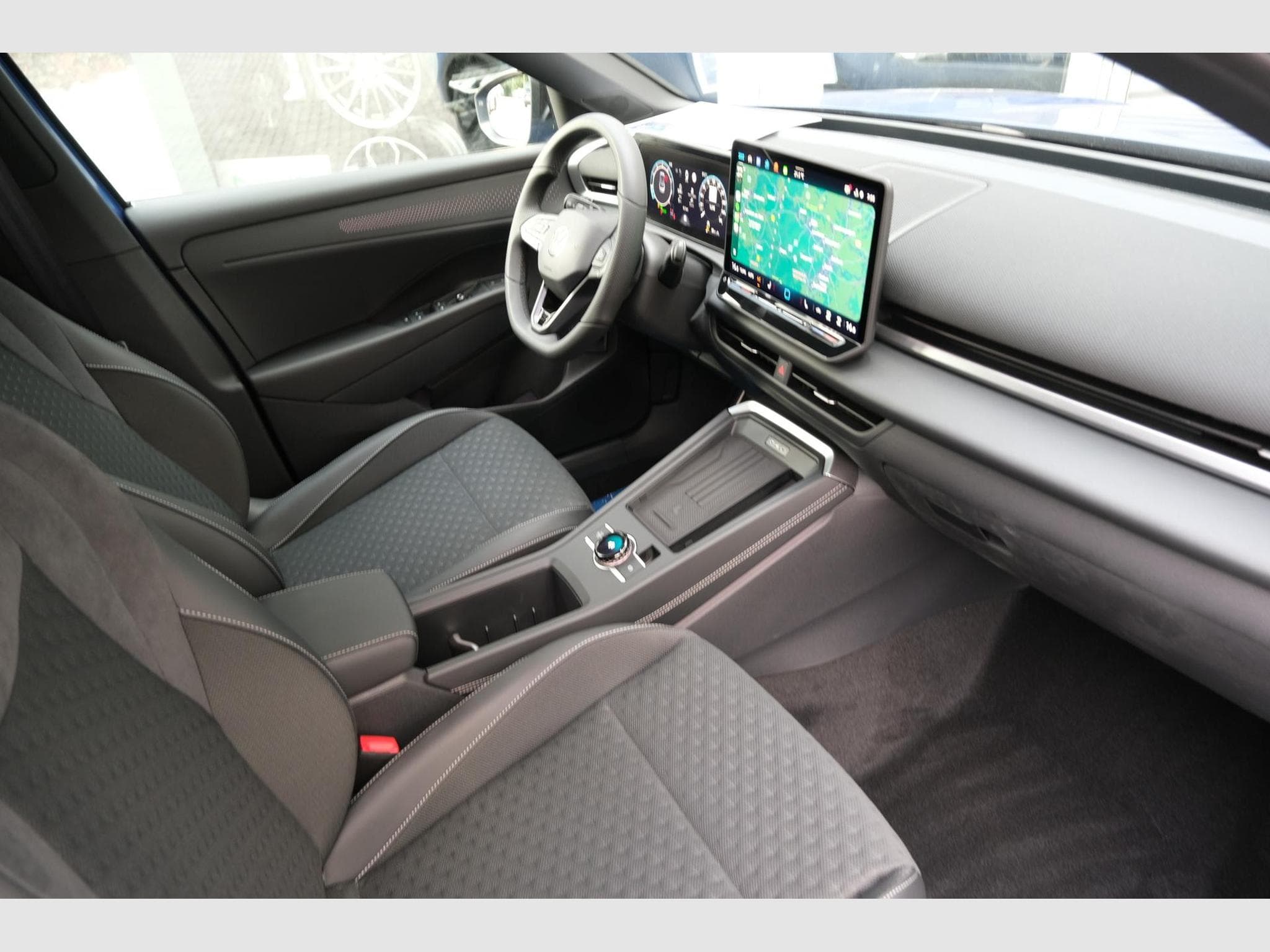 VW T-Roc 1.5 eTSI DSG (2026) - Photo 22