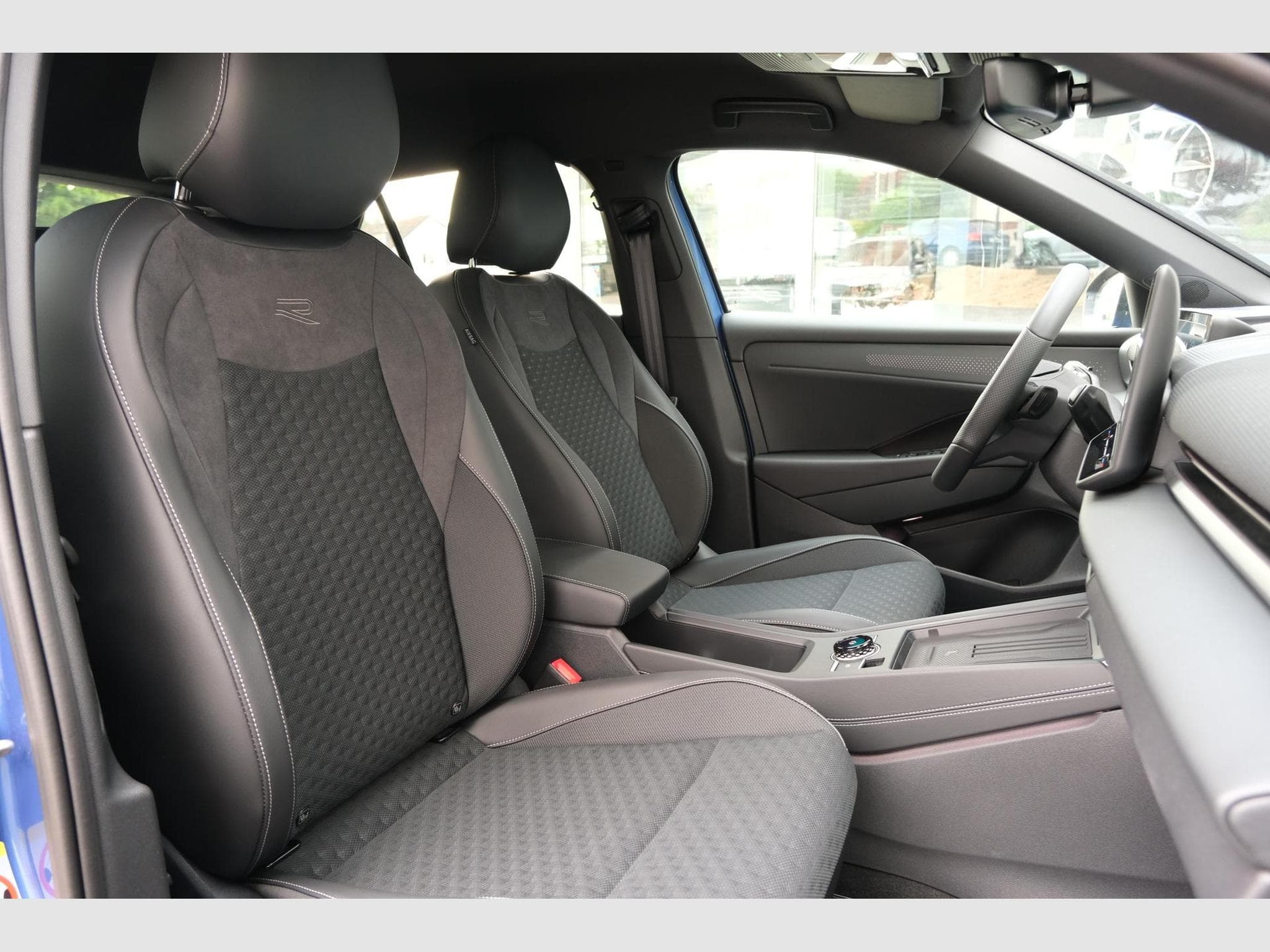 VW T-Roc 1.5 eTSI DSG (2026) - Photo 23