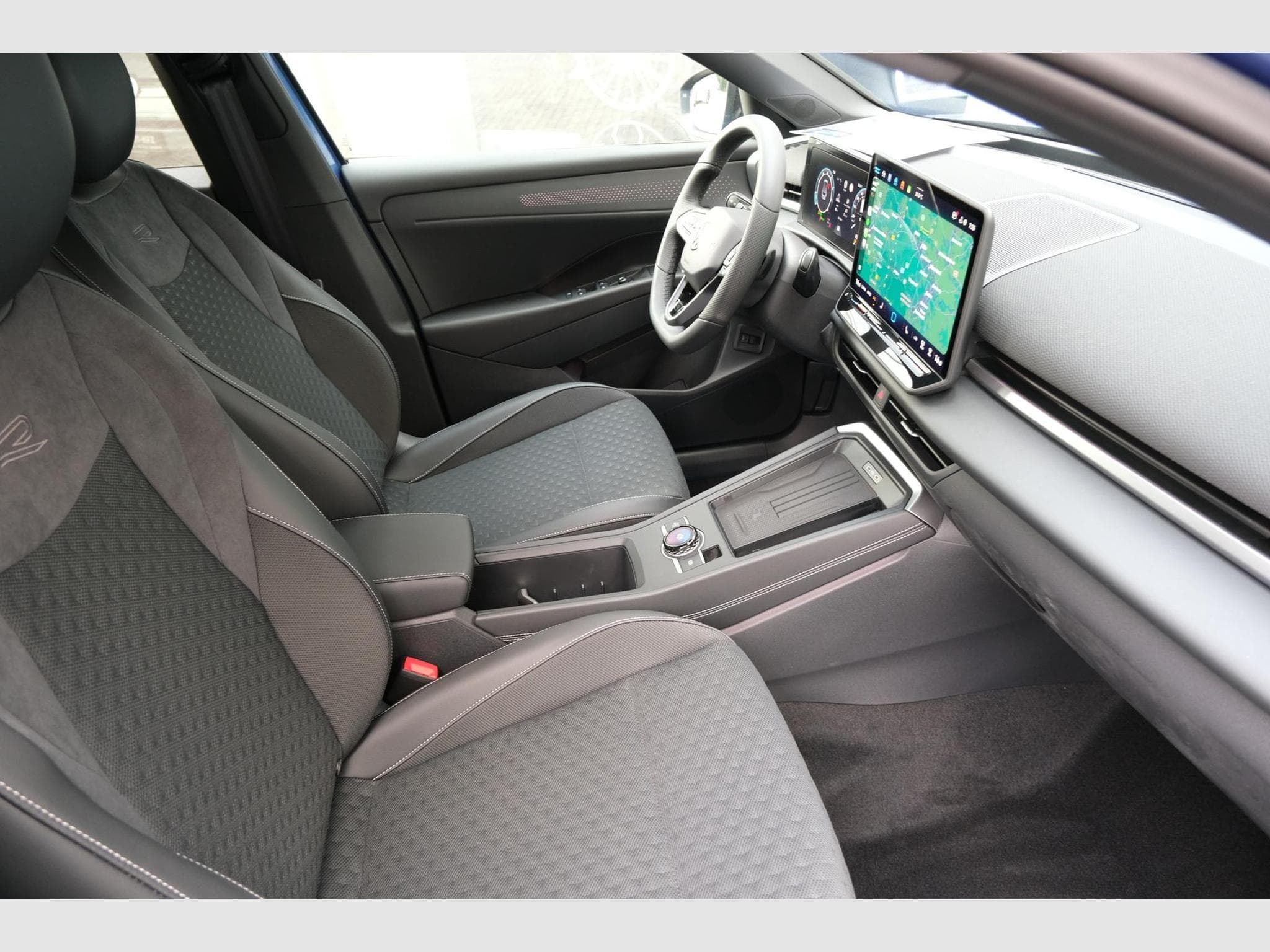 VW T-Roc 1.5 eTSI DSG (2026) - Photo 6