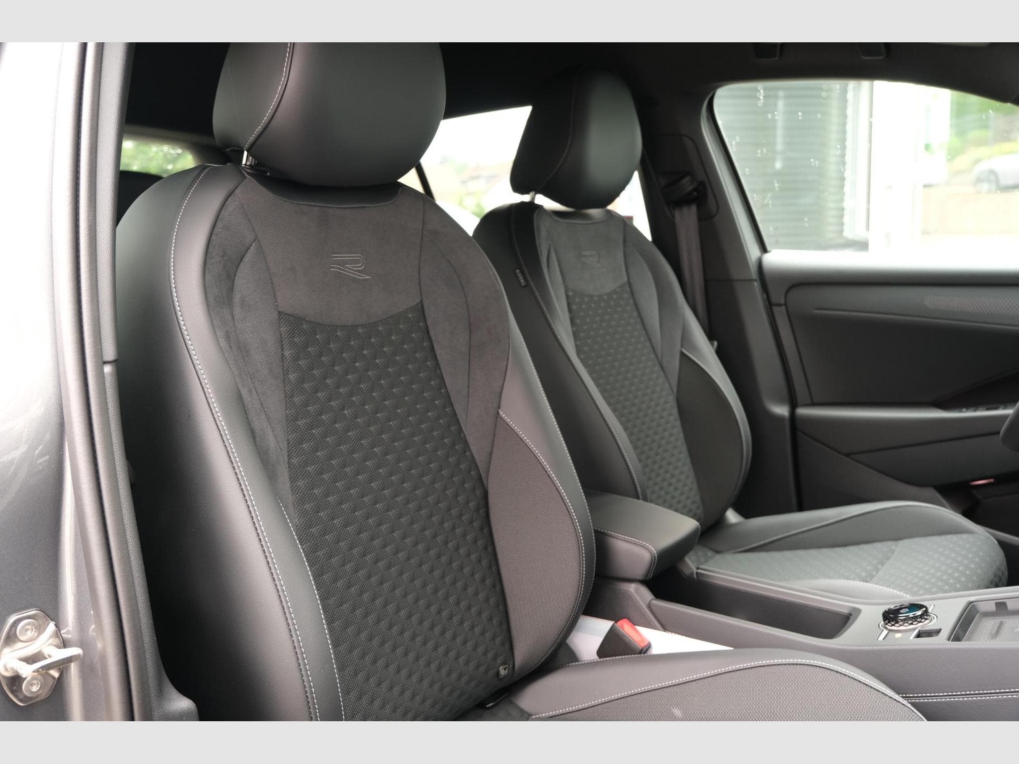 VW T-Roc 1.5 eTSI DSG (2026) - Photo 23