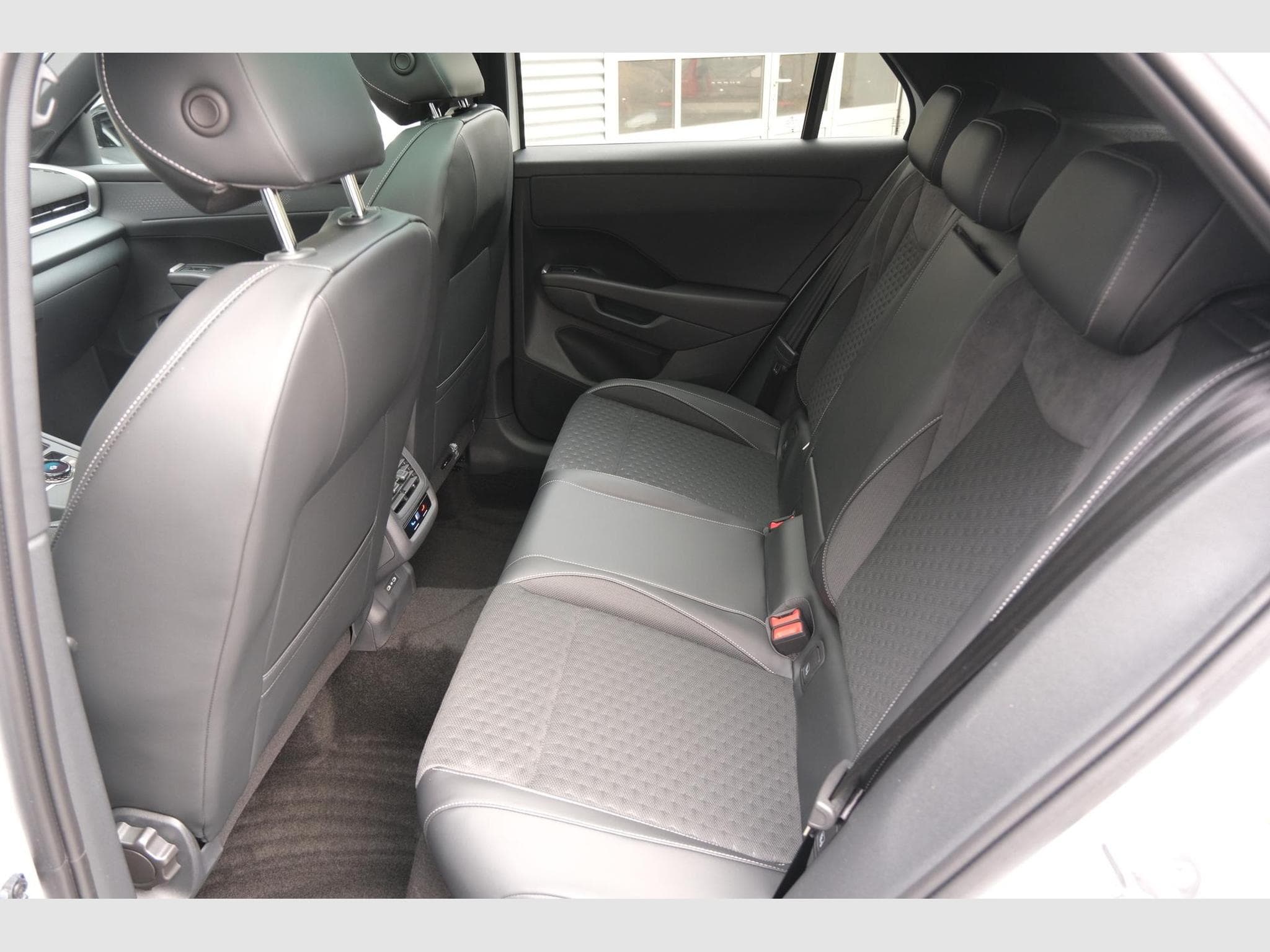 VW T-Roc 1.5 eTSI DSG (2026) - Photo 13