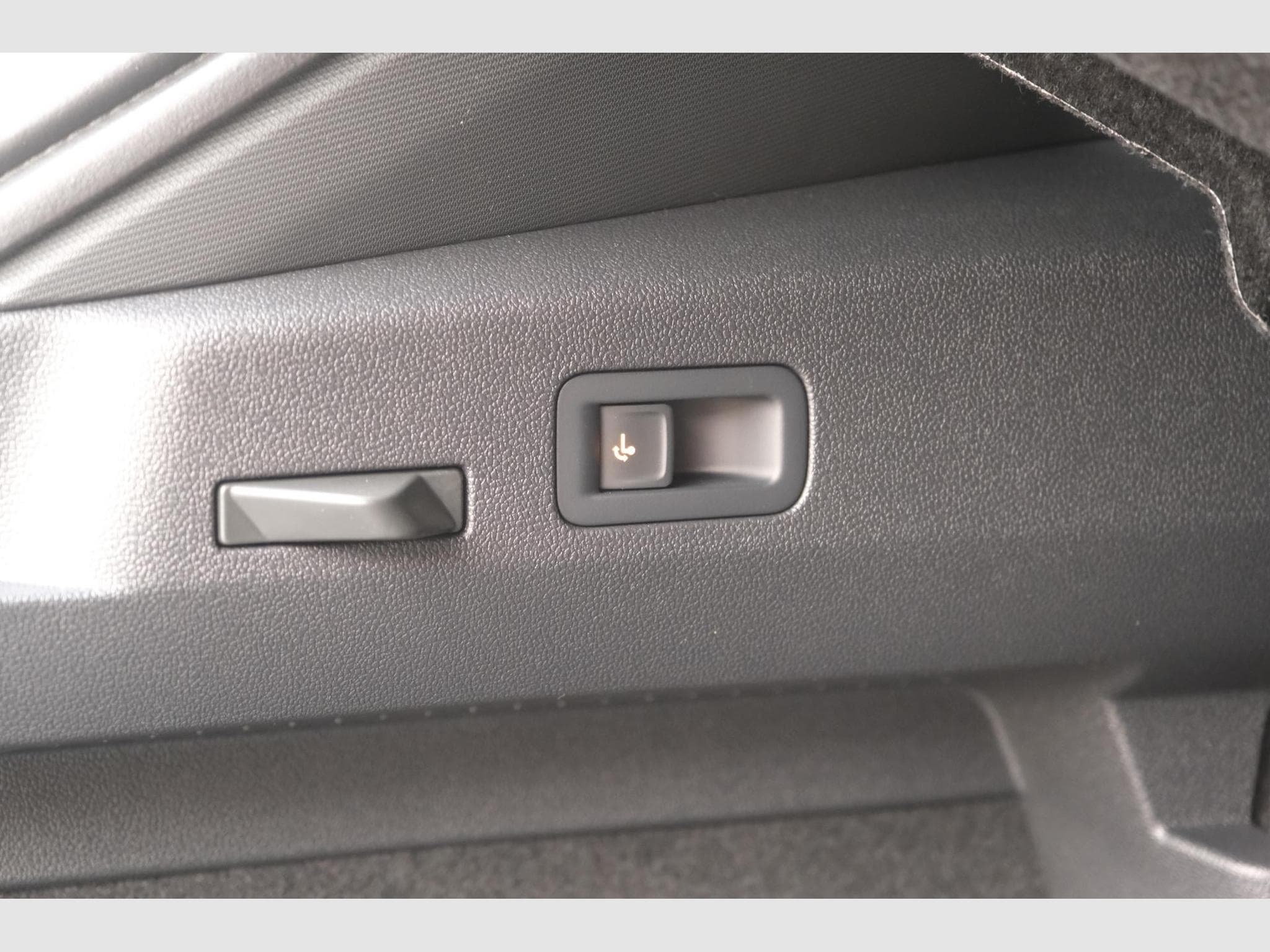 VW T-Roc 1.5 eTSI DSG (2026) - Photo 18
