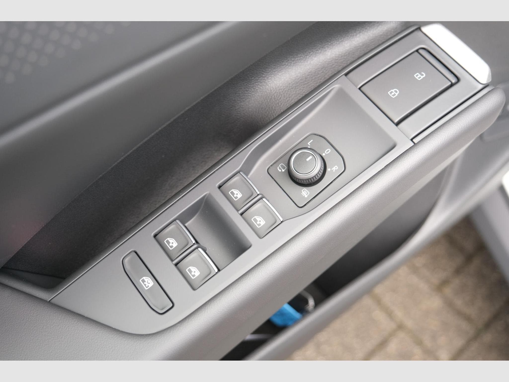 VW T-Roc 1.5 eTSI DSG (2026) - Photo 24
