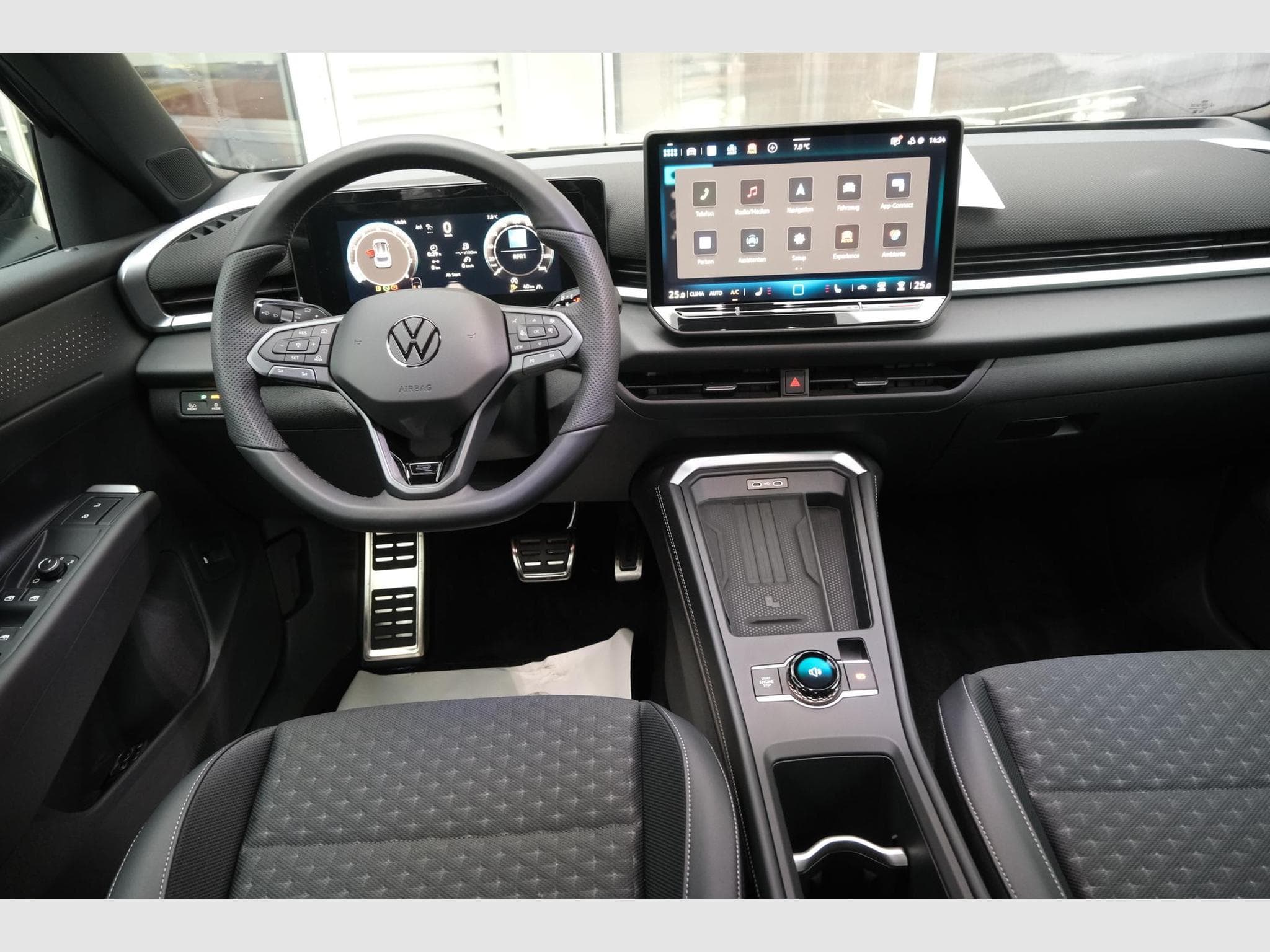 VW T-Roc 1.5 eTSI DSG (2026) - Photo 8