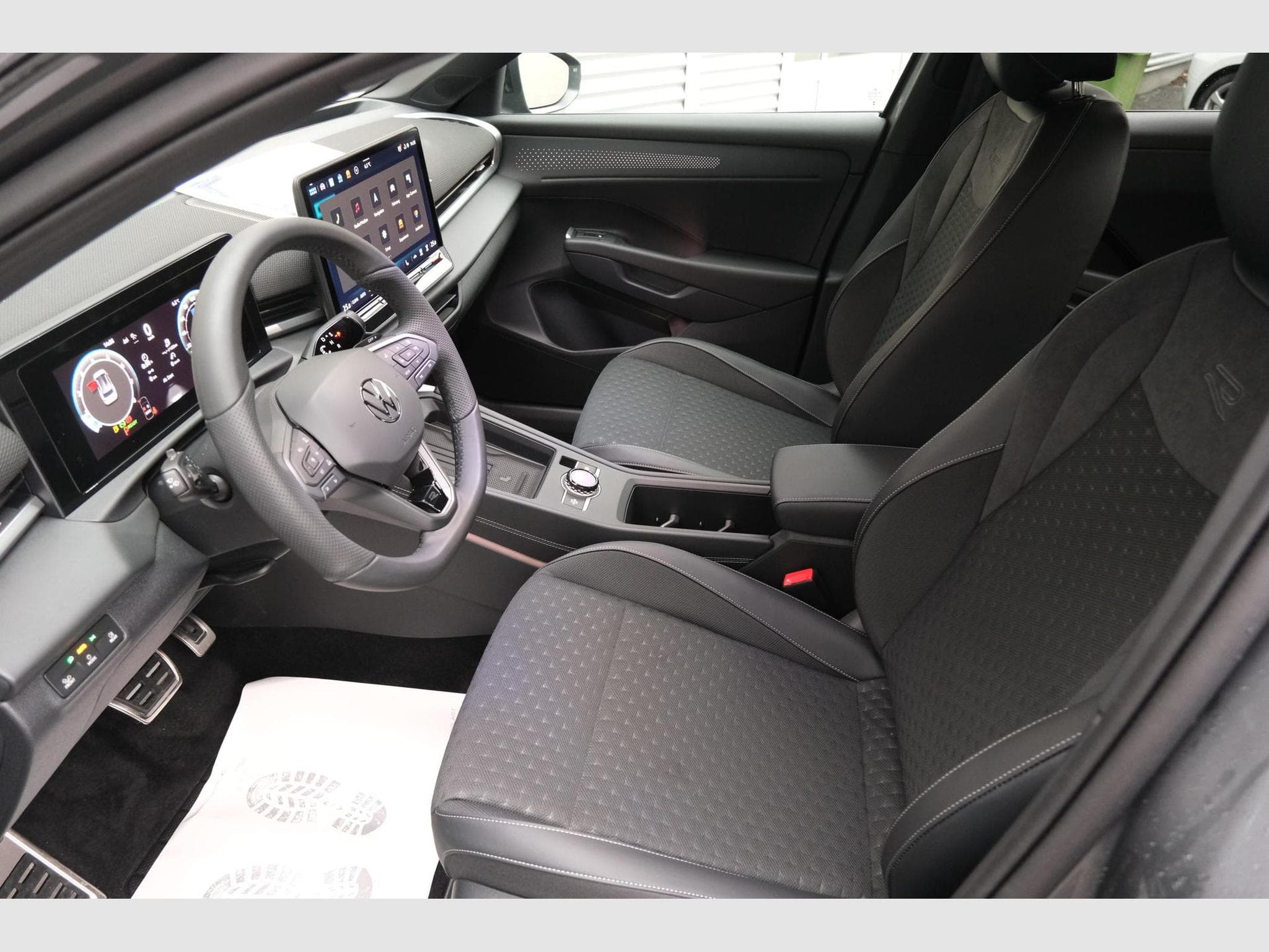 VW T-Roc 1.5 eTSI DSG (2026) - Photo 13