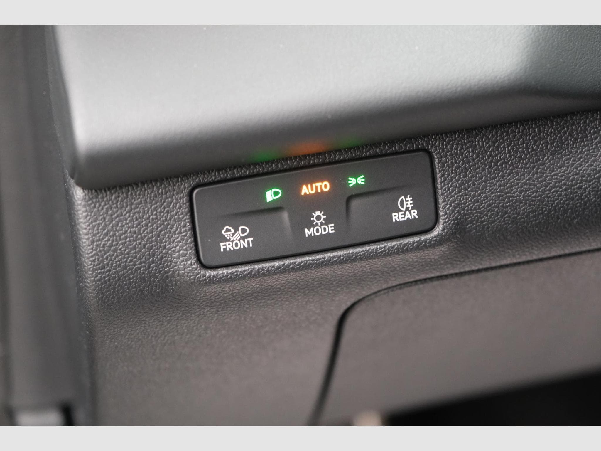 VW T-Roc 1.5 eTSI DSG (2026) - Photo 23