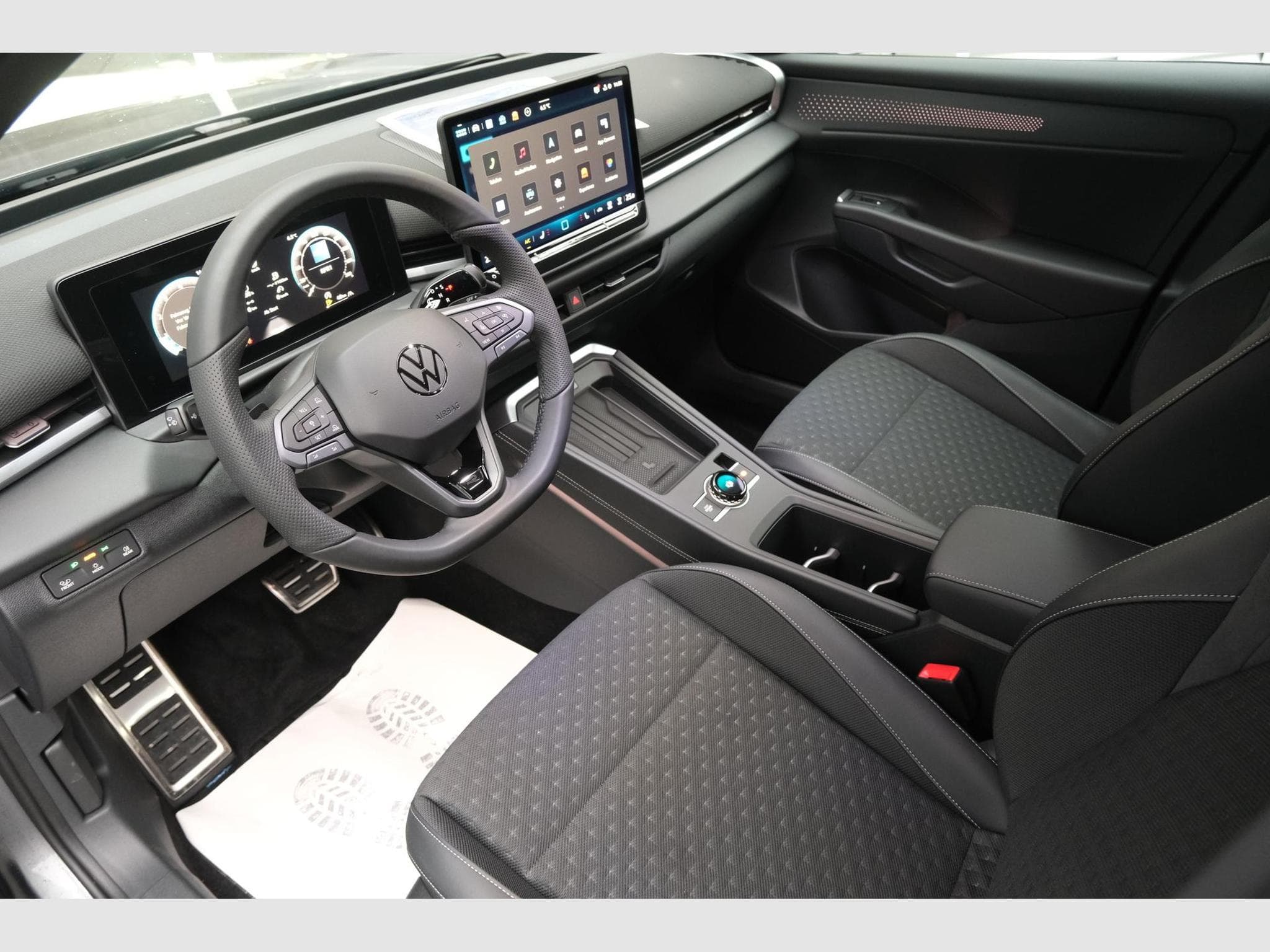 VW T-Roc 1.5 eTSI DSG (2026) - Photo 24