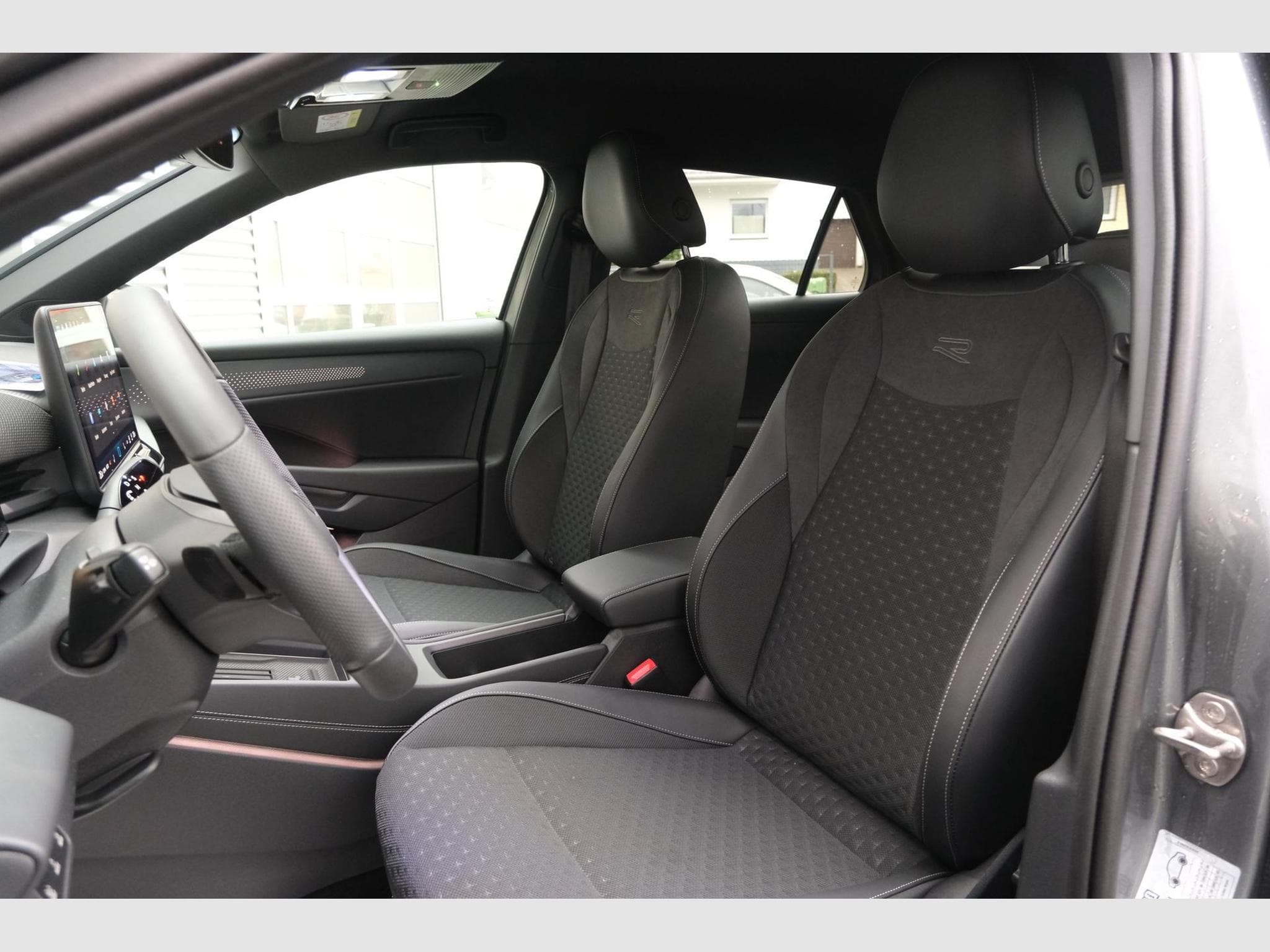 VW T-Roc 1.5 eTSI DSG (2026) - Photo 25