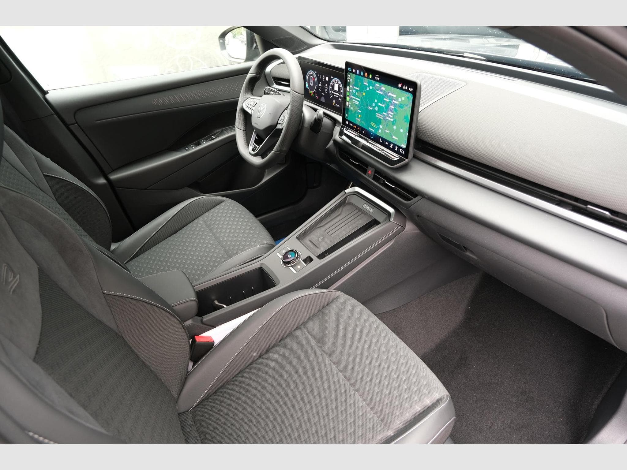 VW T-Roc 1.5 eTSI DSG (2026) - Photo 21