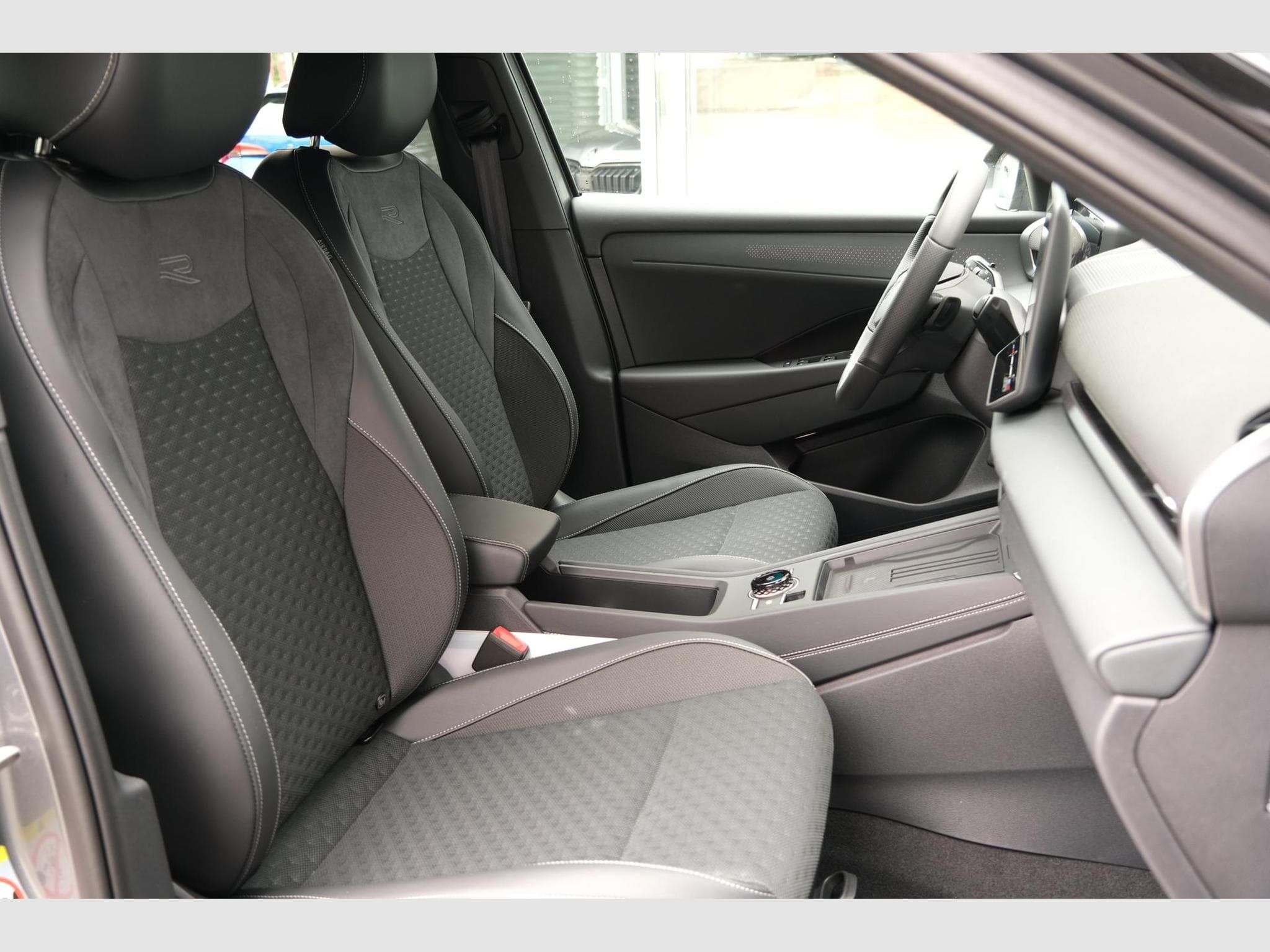 VW T-Roc 1.5 eTSI DSG (2026) - Photo 22