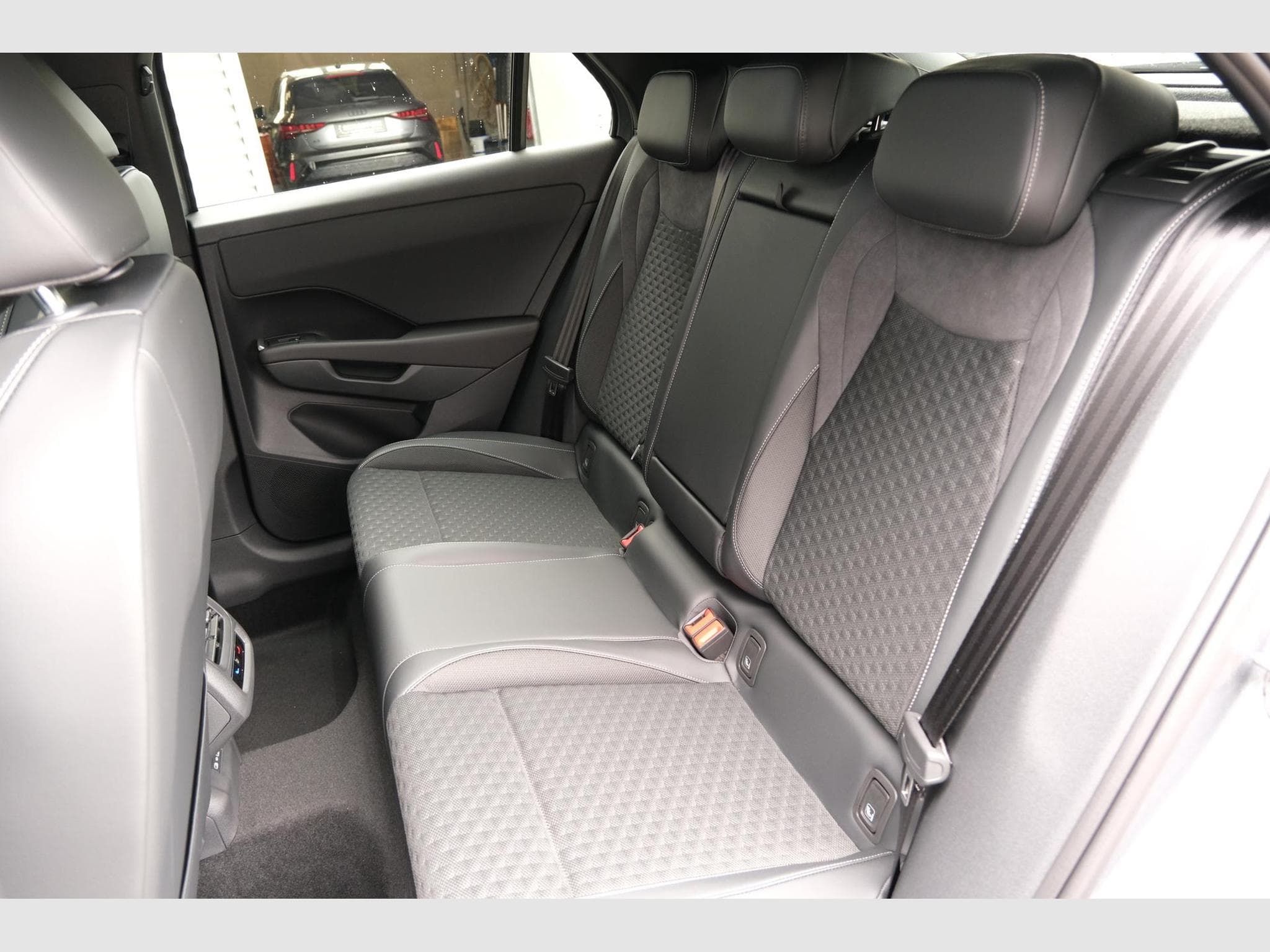 VW T-Roc 1.5 eTSI DSG (2026) - Photo 9