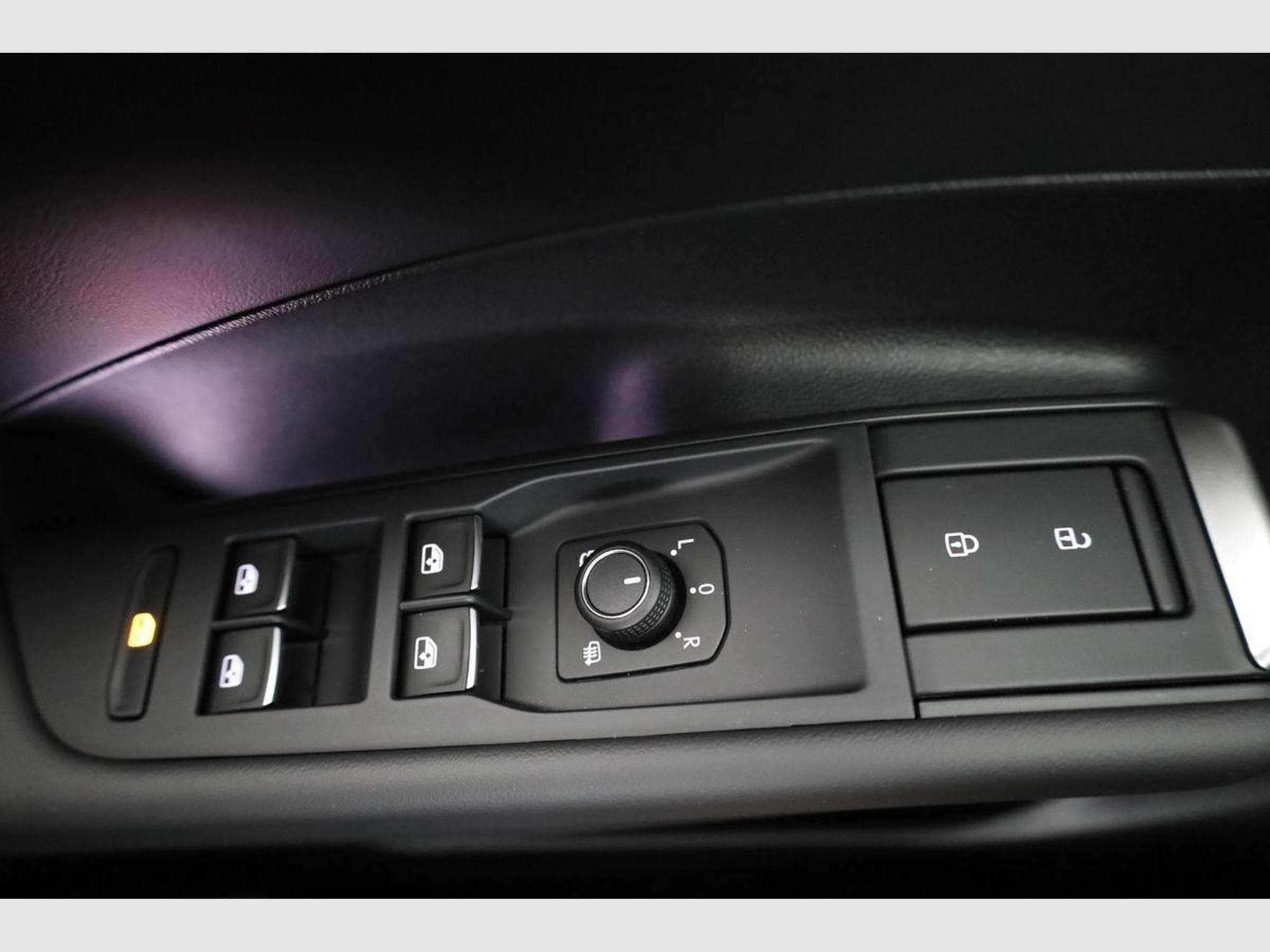 VW T-Roc 1.5 eTSI 110 kW R-Line (2026) - Photo 7