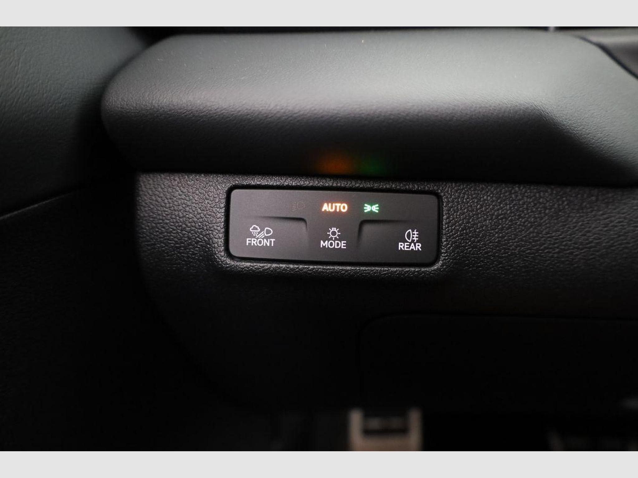 VW T-Roc 1.5 eTSI 110 kW R-Line (2026) - Photo 8
