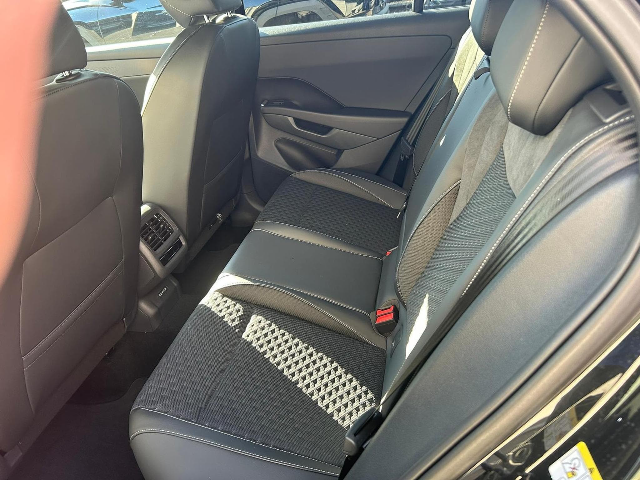 VW T-Roc R-Line (2026) - Foto 12