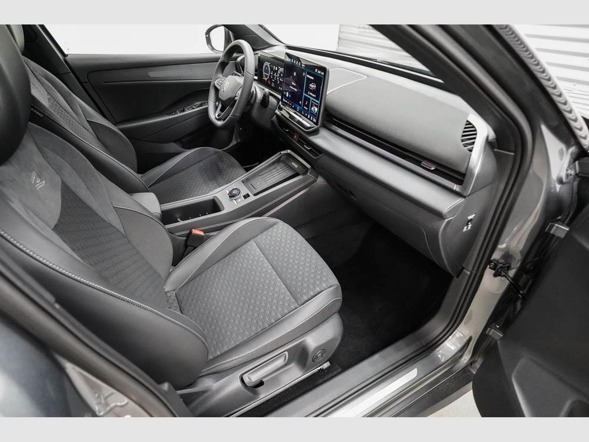 VW T-Roc neuer 1,5 eTSI (2026) - Foto 22