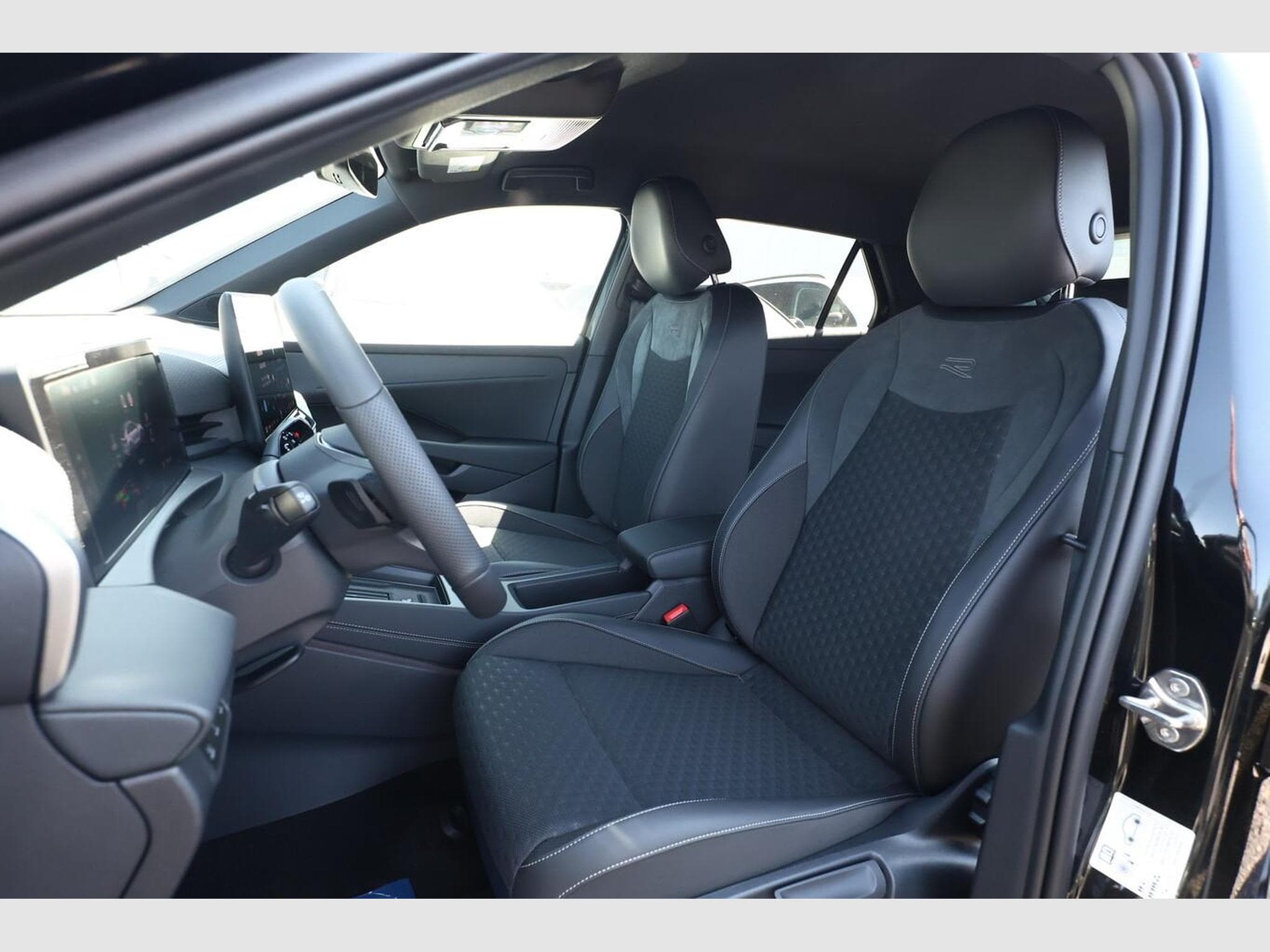 VW T-Roc R-Line (2026) - Foto 6
