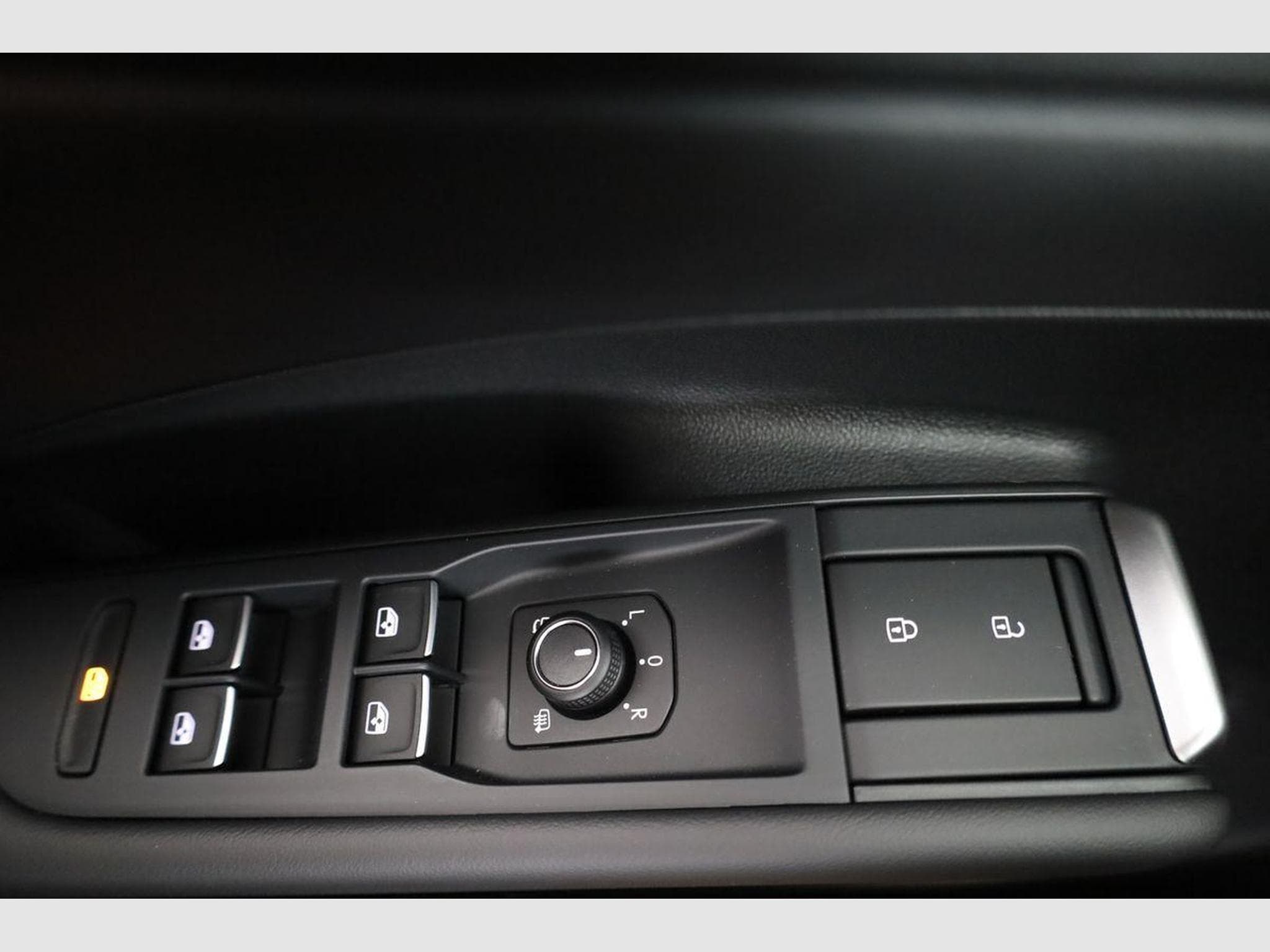 VW T-Roc 1.5 eTSI 110 kW R-Line (2026) - Foto 7