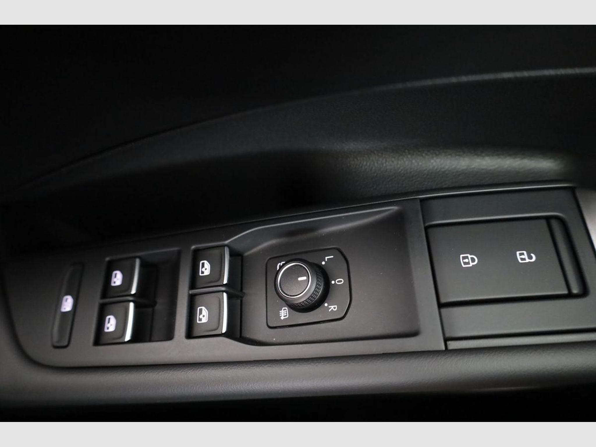 VW T-Roc 1.5 eTSI 110 kW R-Line (2026) - Foto 7