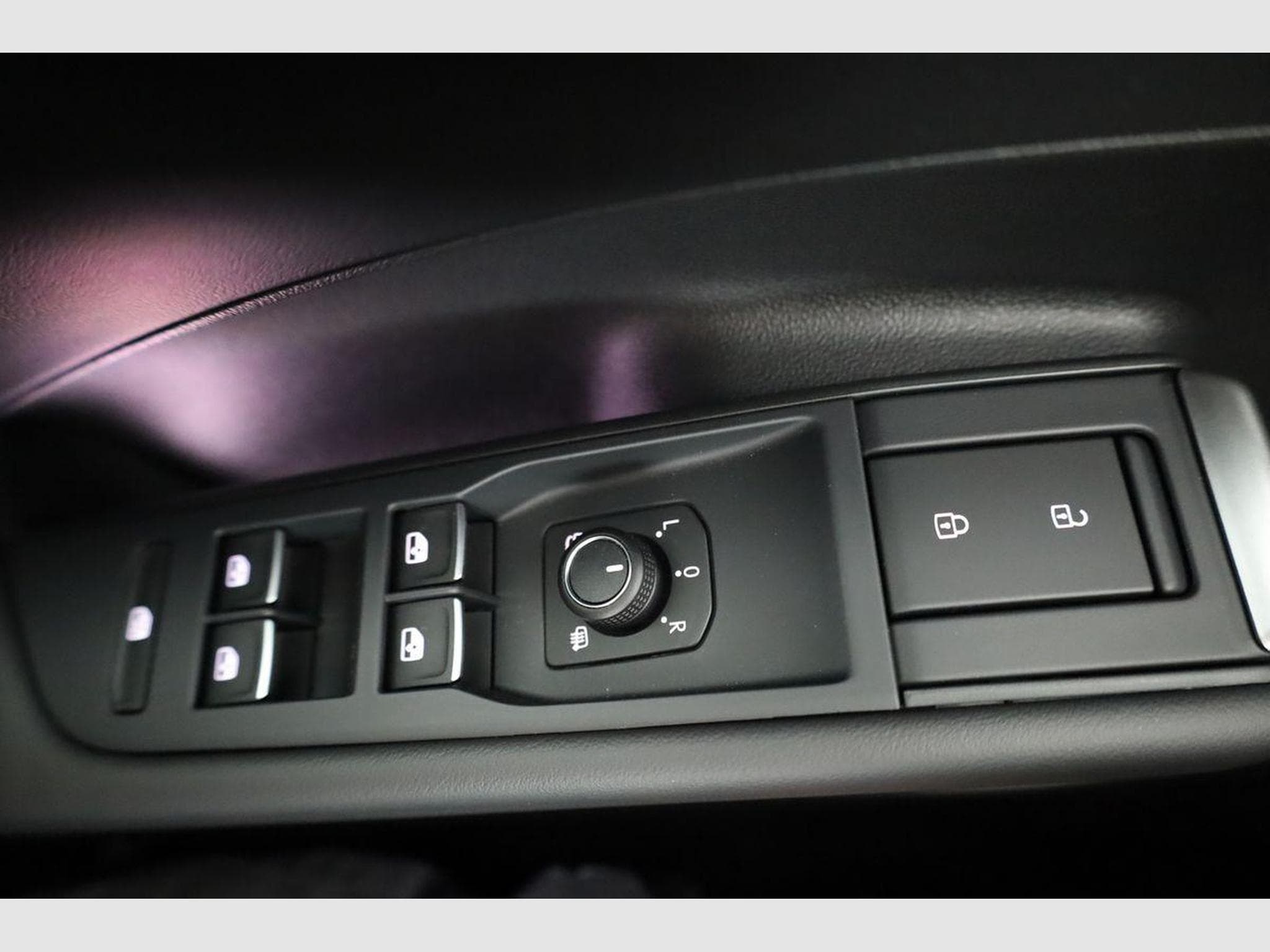 VW T-Roc 1.5 eTSI 110 kW R-Line (2026) - Foto 7