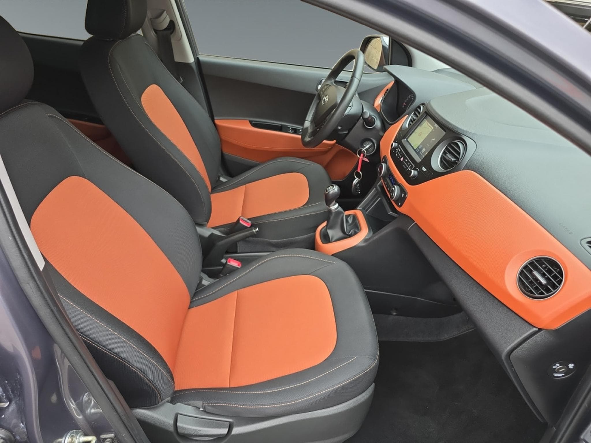 Hyundai i10 i 10 Sky 5D MANUAL5 4/5DOORS (2017) - Photo 12