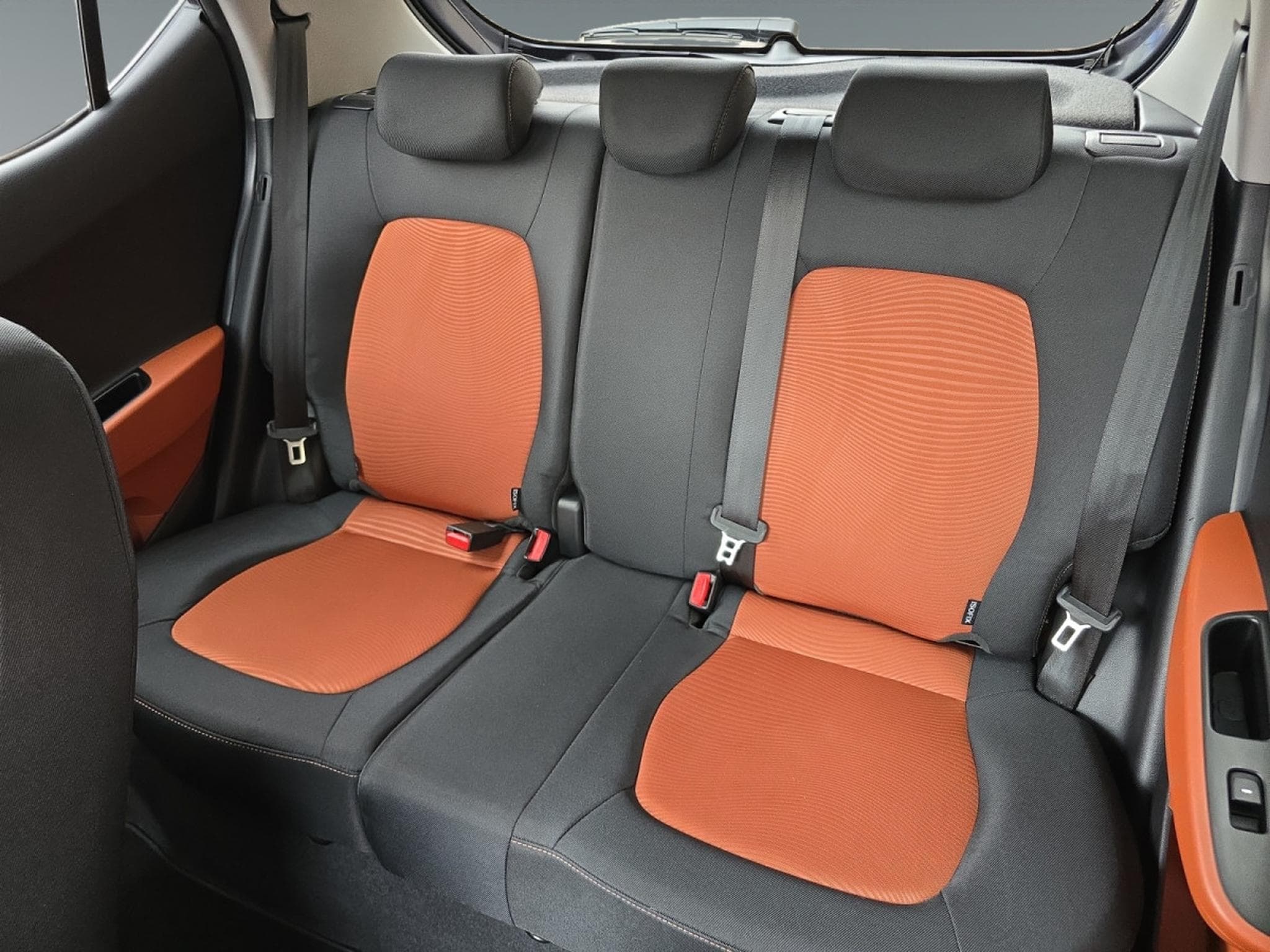 Hyundai i10 i 10 Sky 5D MANUAL5 4/5DOORS (2017) - Photo 17