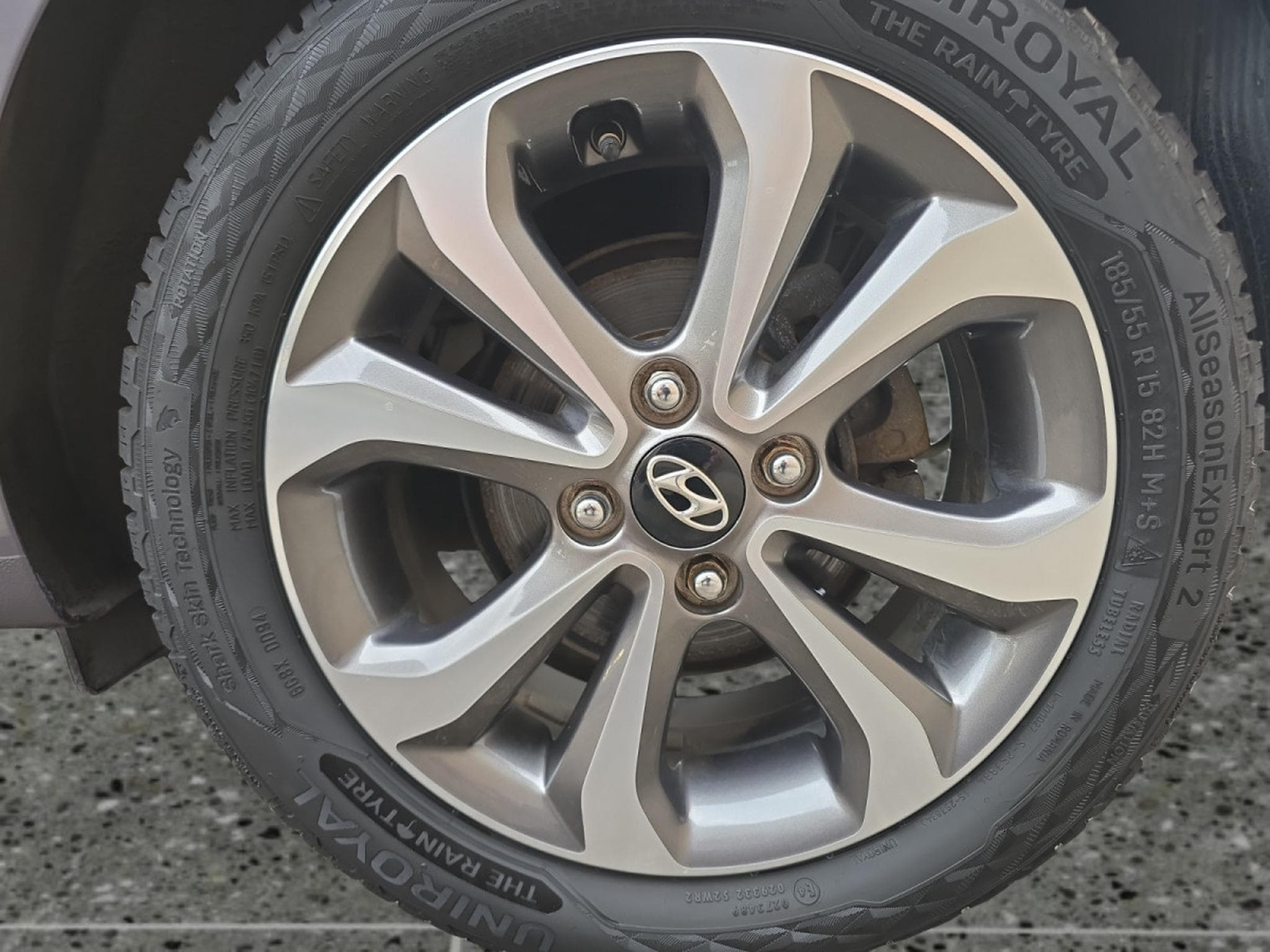 Hyundai i10 i 10 Sky 5D MANUAL5 4/5DOORS (2017) - Photo 18